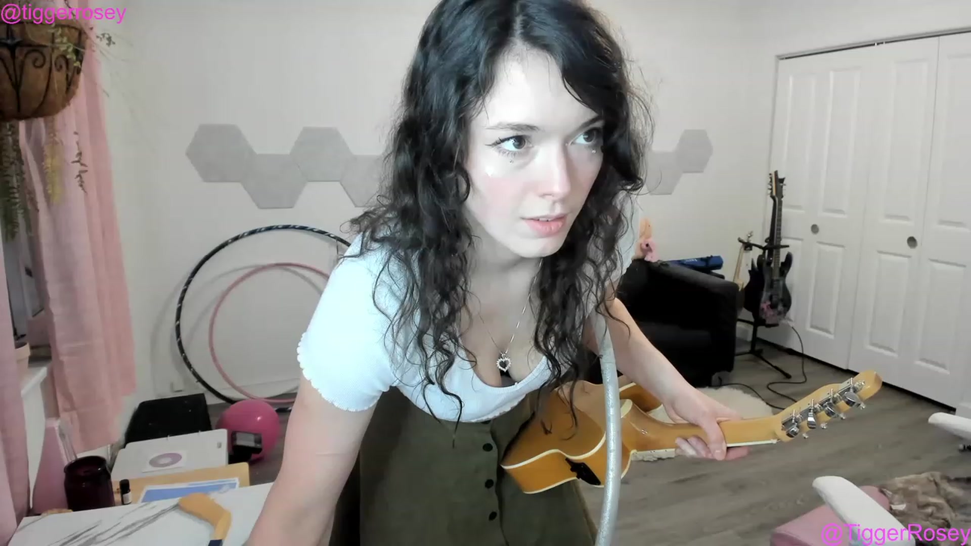 Gallery image thumbnail from TiggerRosey's myfreecams stream on, 03/01/2023, 05:25 image 13 of 20