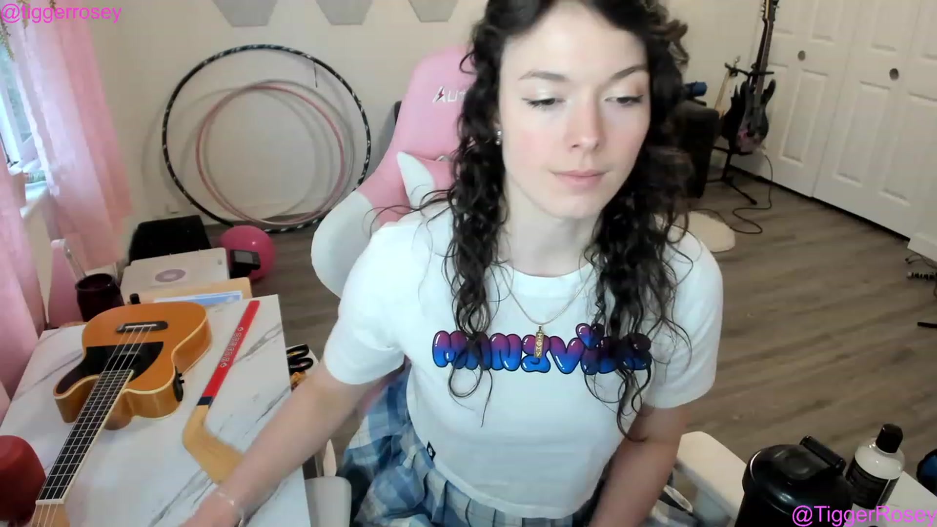 Gallery image thumbnail from TiggerRosey's myfreecams stream on, 03/01/2023, 23:53 image 19 of 20