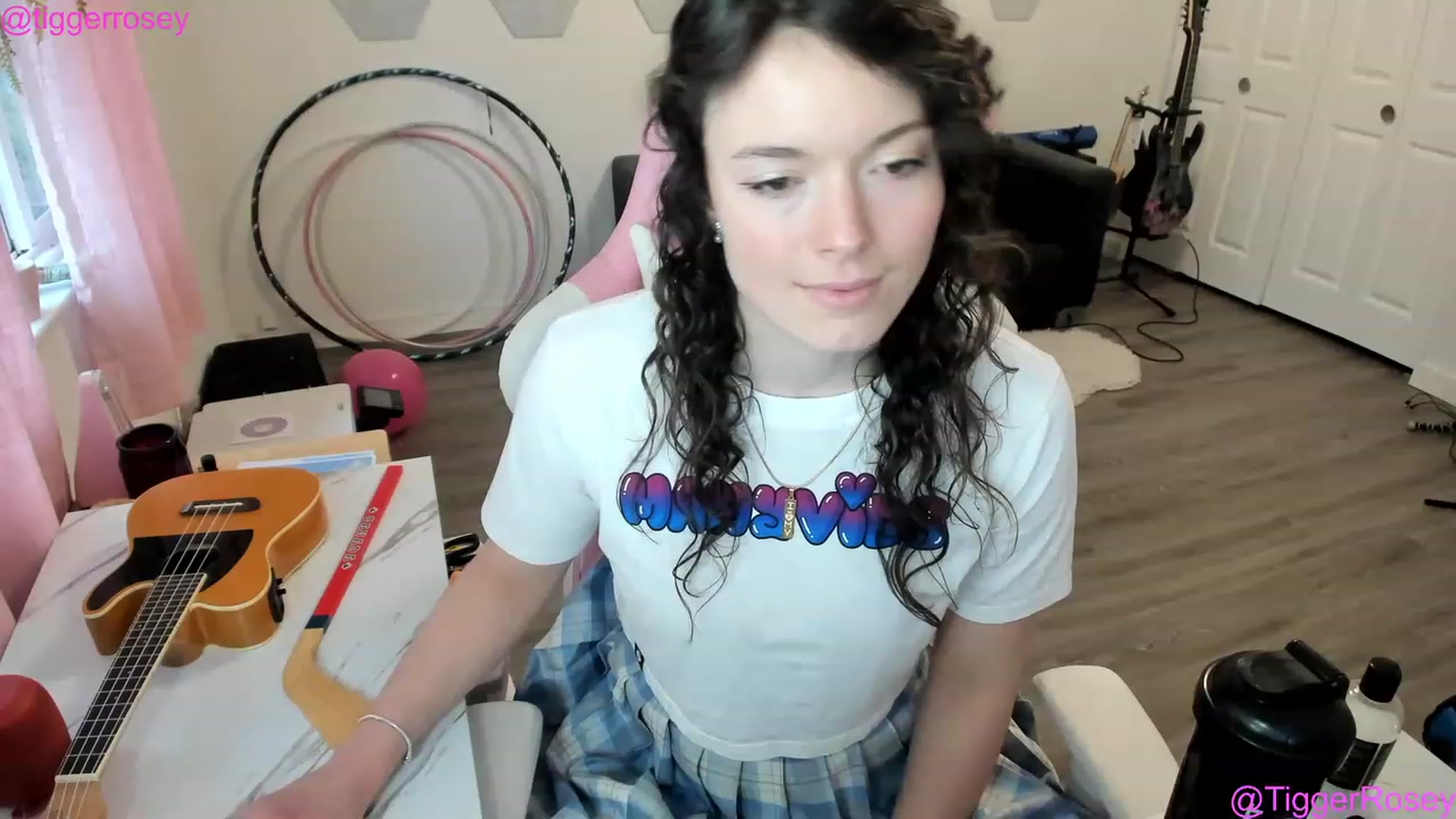 Gallery image thumbnail from TiggerRosey's myfreecams stream on, 03/01/2023, 23:53 image 14 of 20