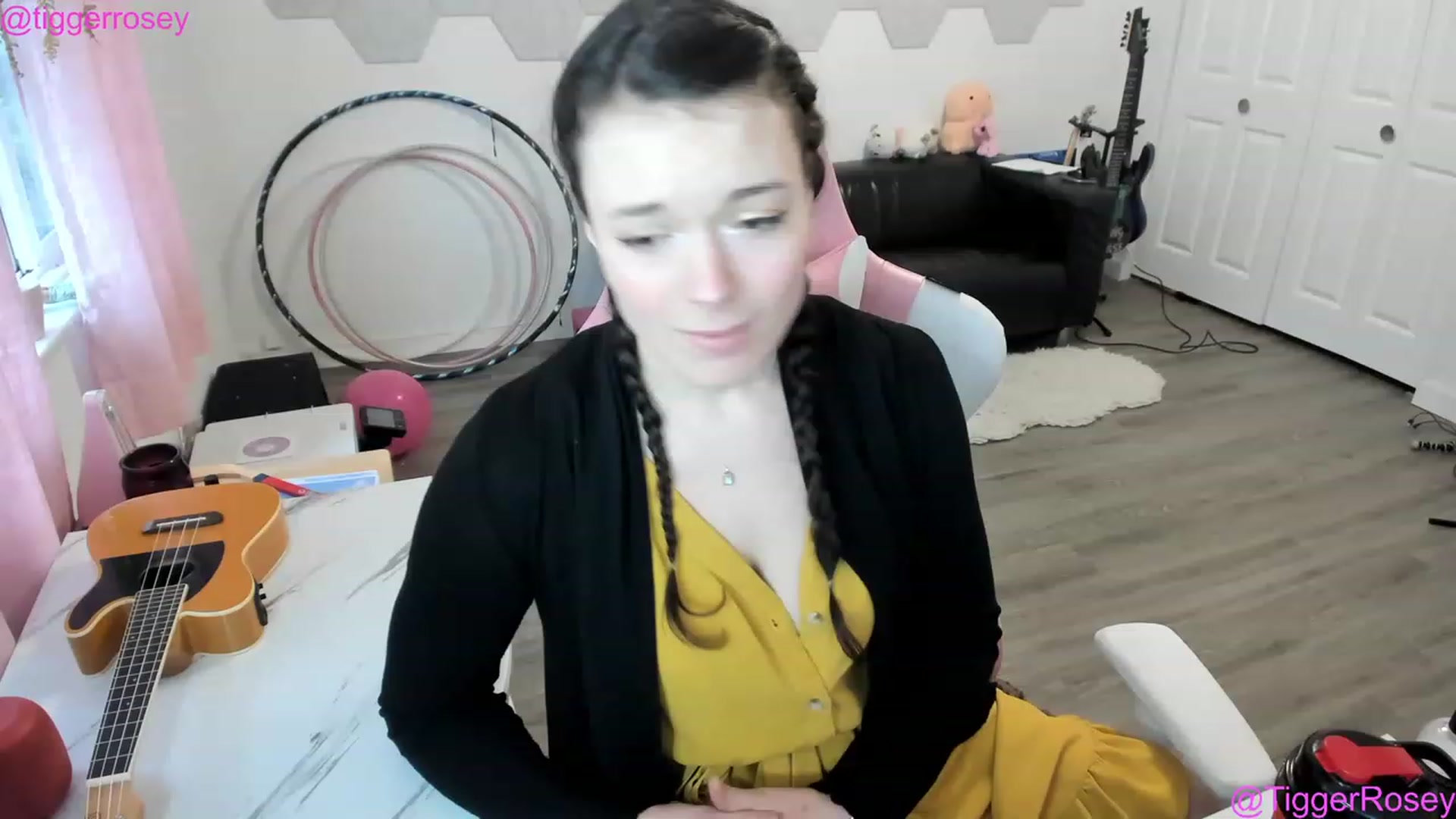 Gallery image thumbnail from TiggerRosey's myfreecams stream on, 03/04/2023, 24:50 image 4 of 20