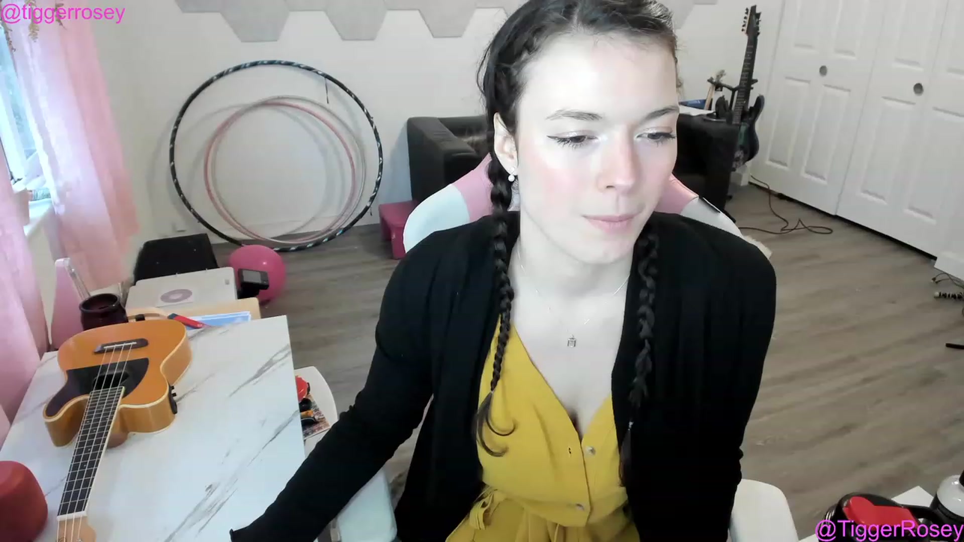 Gallery image thumbnail from TiggerRosey's myfreecams stream on, 03/04/2023, 24:50 image 3 of 20