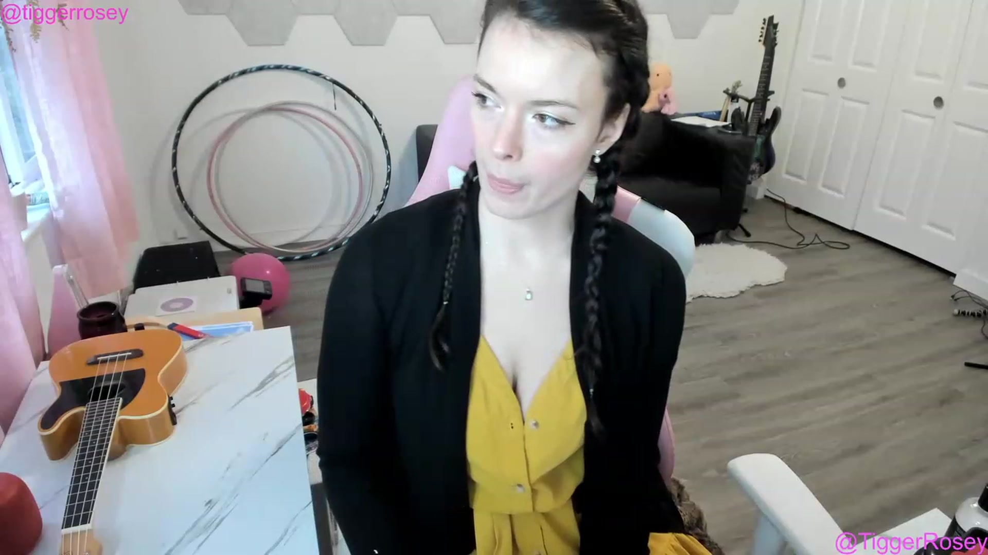 Gallery image thumbnail from TiggerRosey's myfreecams stream on, 03/04/2023, 24:50 image 12 of 20