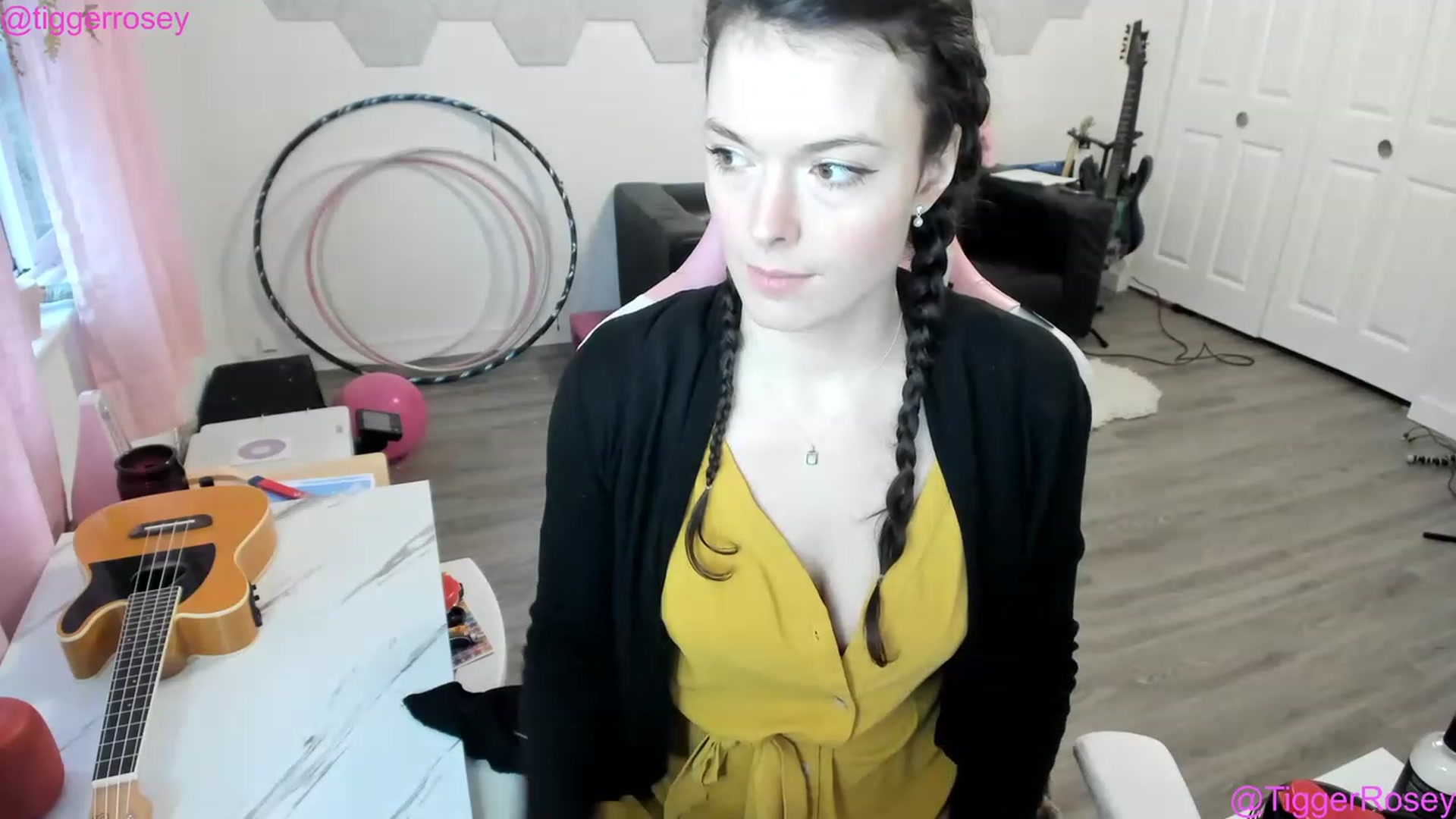 Gallery image thumbnail from TiggerRosey's myfreecams stream on, 03/04/2023, 24:50 image 17 of 20