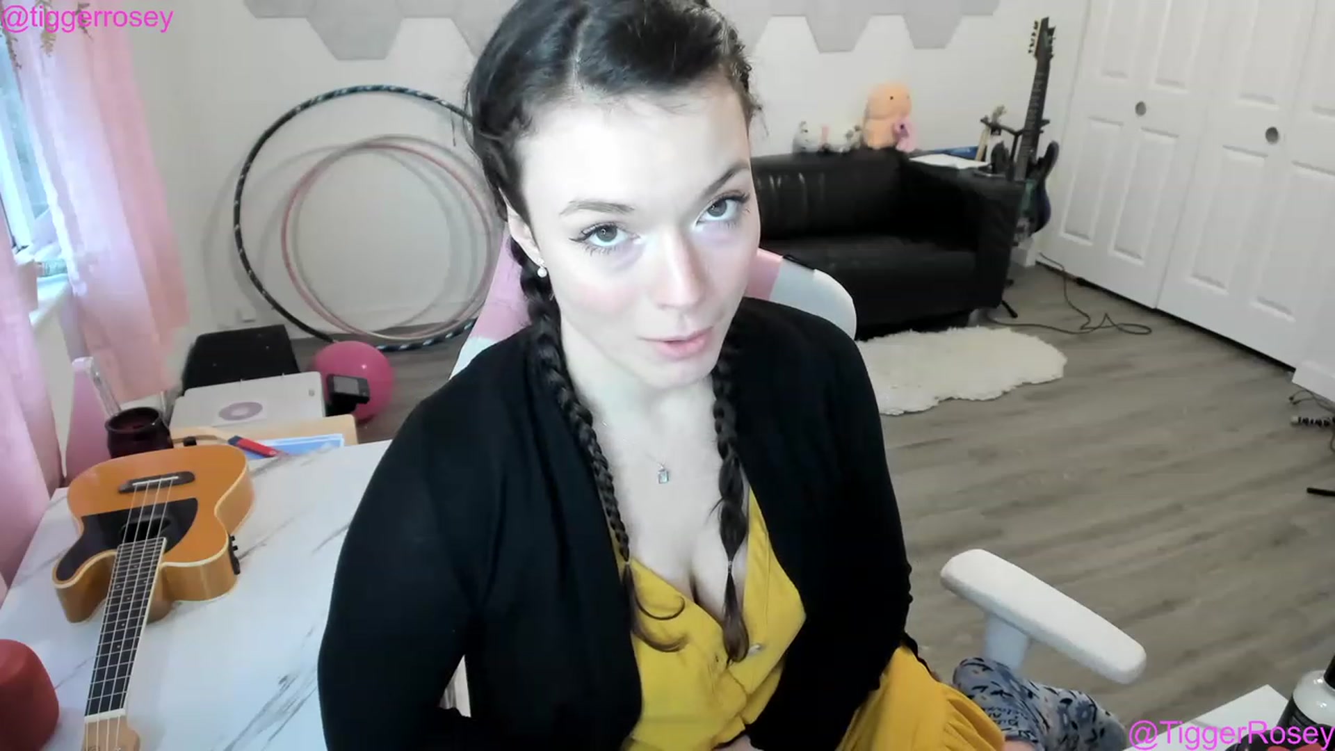 Gallery image thumbnail from TiggerRosey's myfreecams stream on, 03/04/2023, 24:50 image 13 of 20