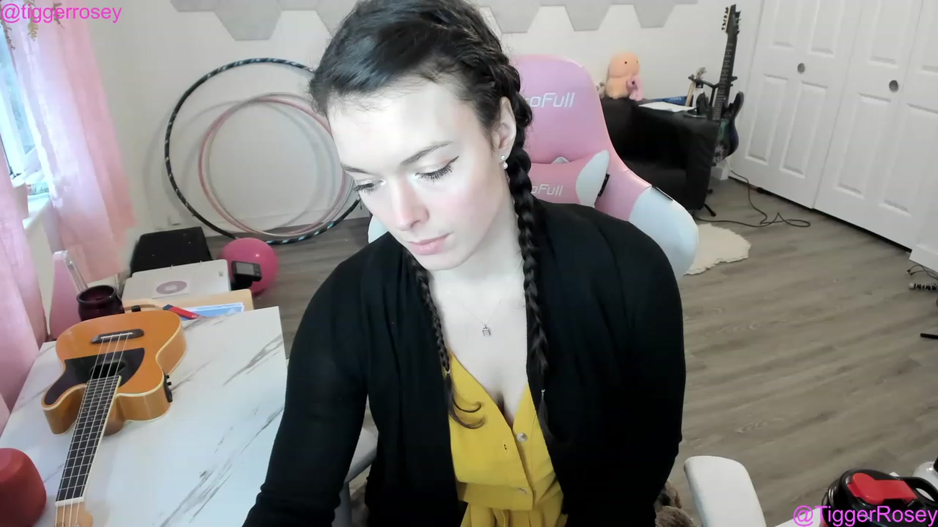 Gallery image thumbnail from TiggerRosey's myfreecams stream on, 03/04/2023, 24:50 image 6 of 20
