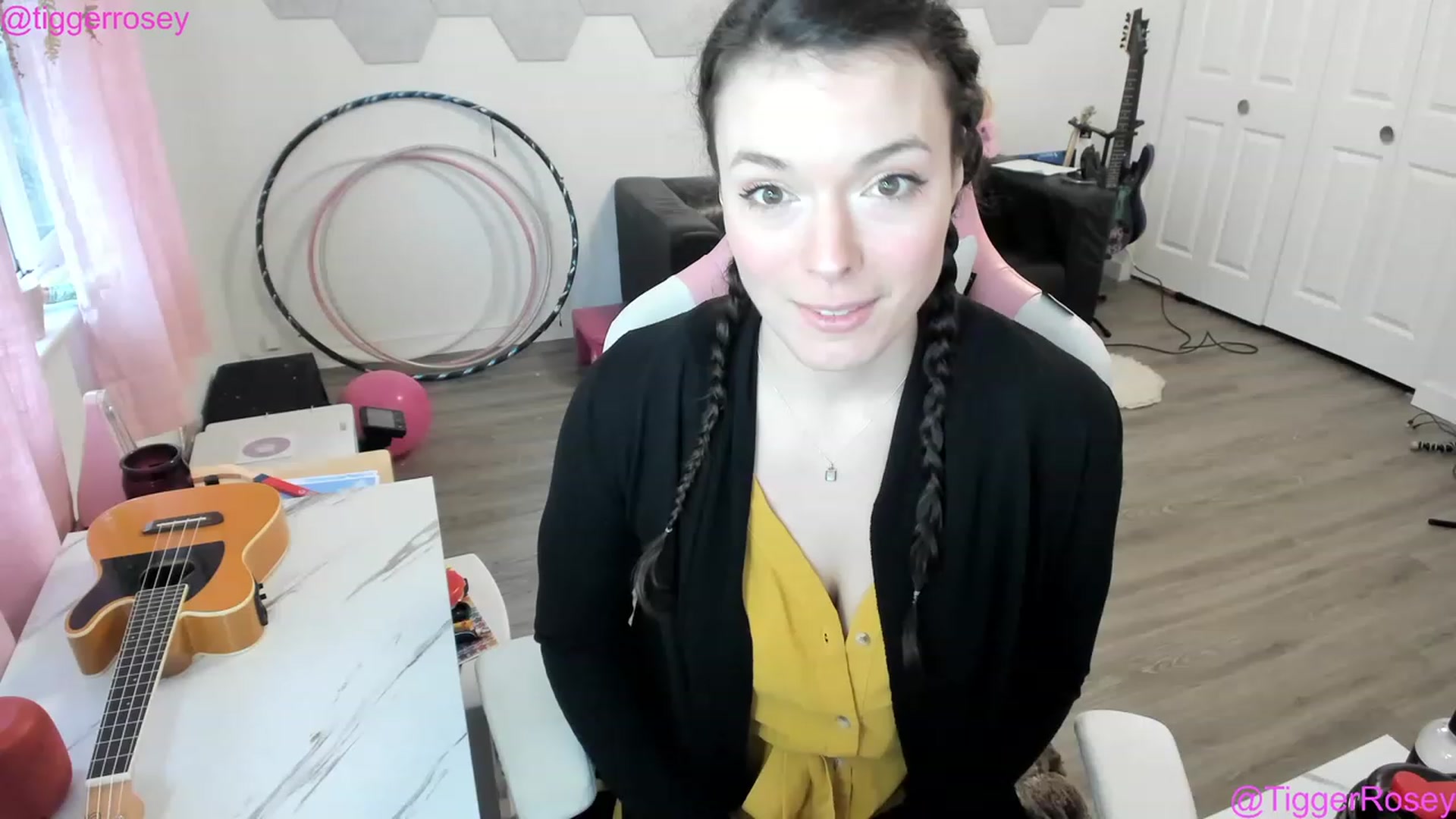 Gallery image thumbnail from TiggerRosey's myfreecams stream on, 03/04/2023, 24:50 image 2 of 20