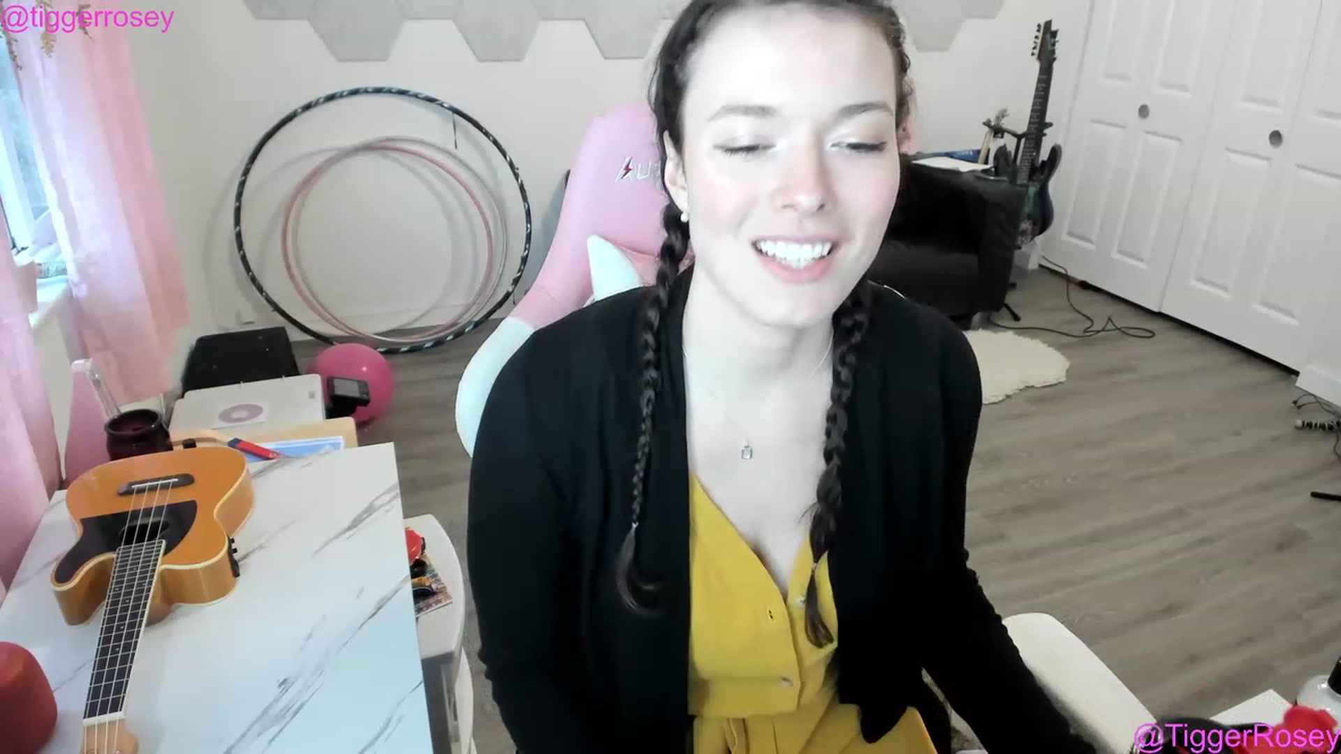 Gallery image thumbnail from TiggerRosey's myfreecams stream on, 03/04/2023, 24:50 image 10 of 20