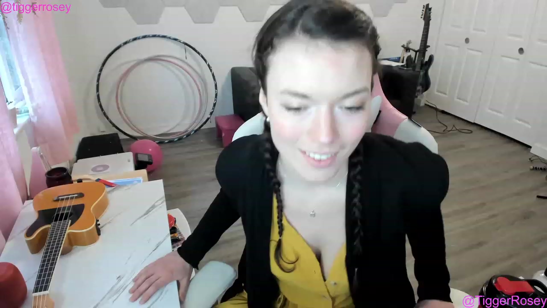 Gallery image thumbnail from TiggerRosey's myfreecams stream on, 03/04/2023, 24:50 image 5 of 20