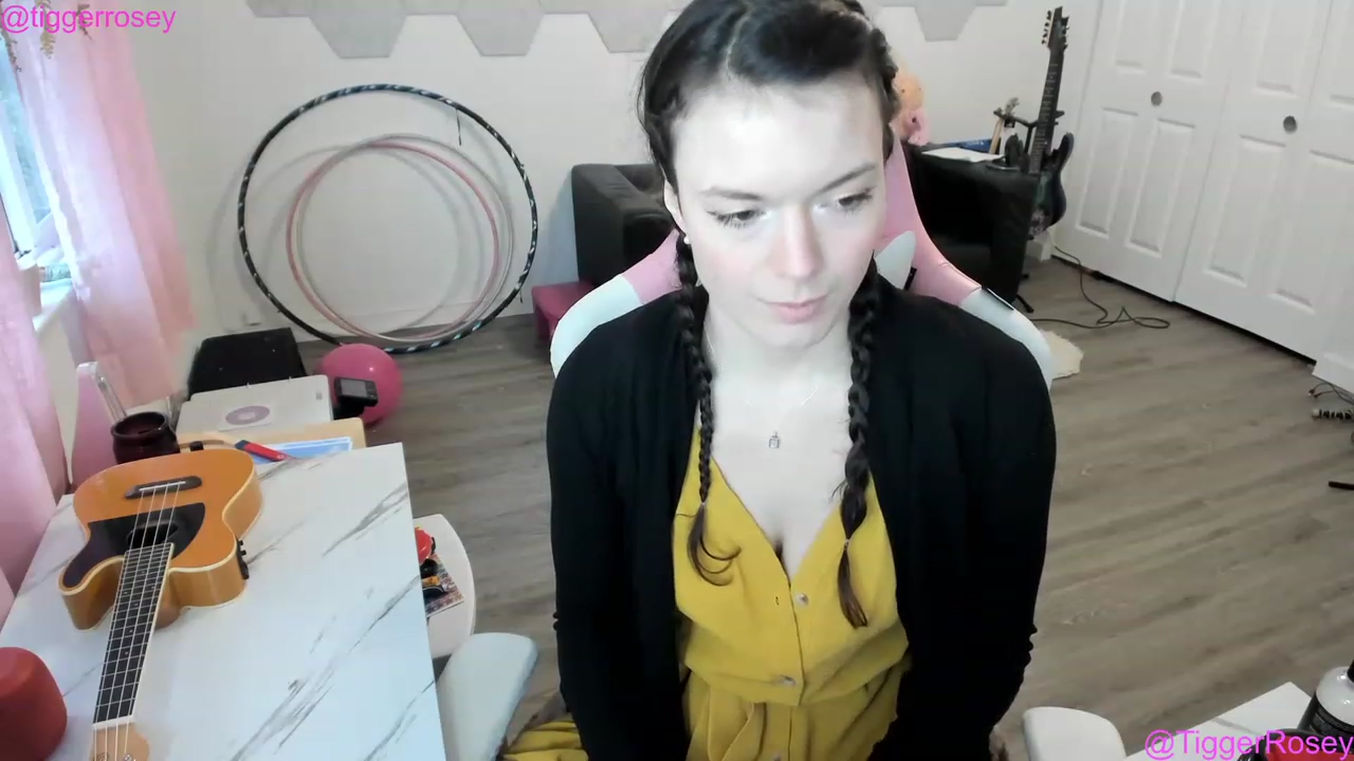 Gallery image thumbnail from TiggerRosey's myfreecams stream on, 03/04/2023, 24:50 image 9 of 20