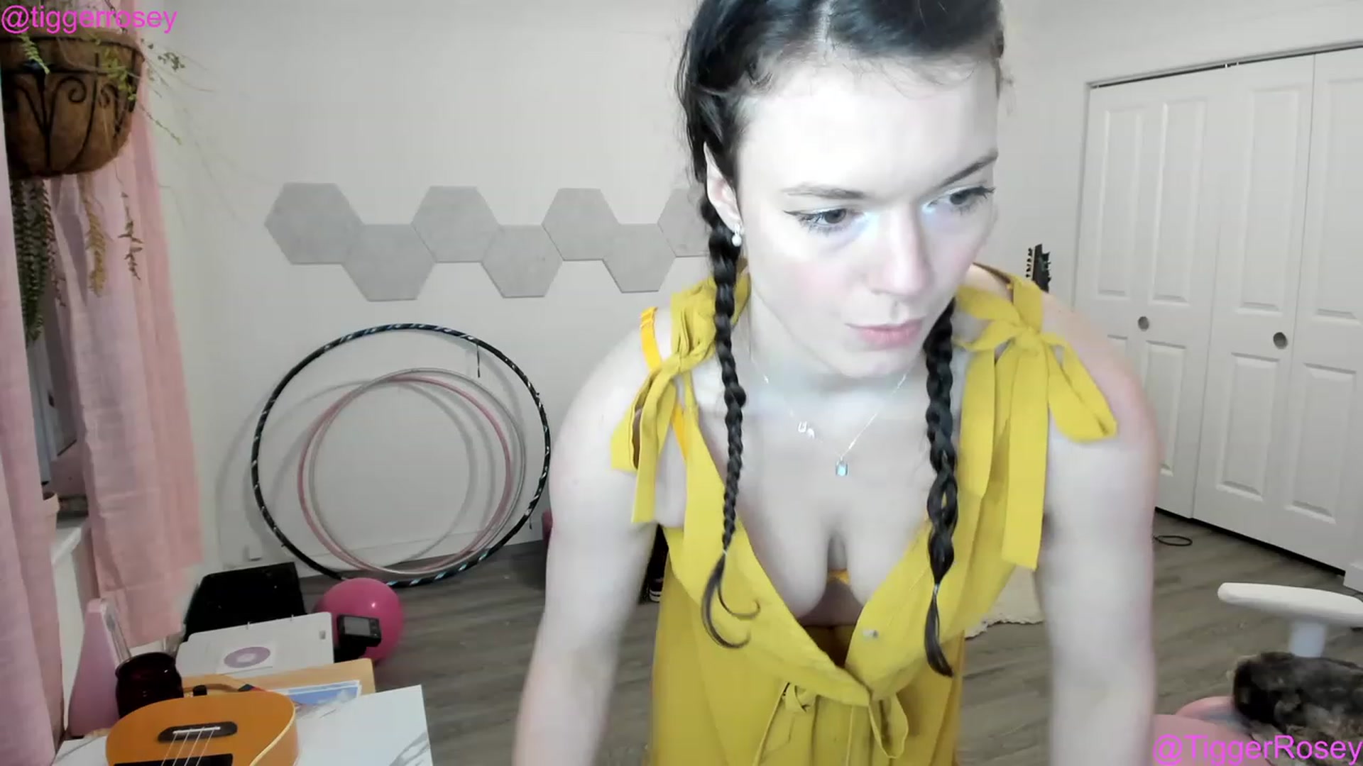 Gallery image thumbnail from TiggerRosey's myfreecams stream on, 03/04/2023, 03:51 image 15 of 20