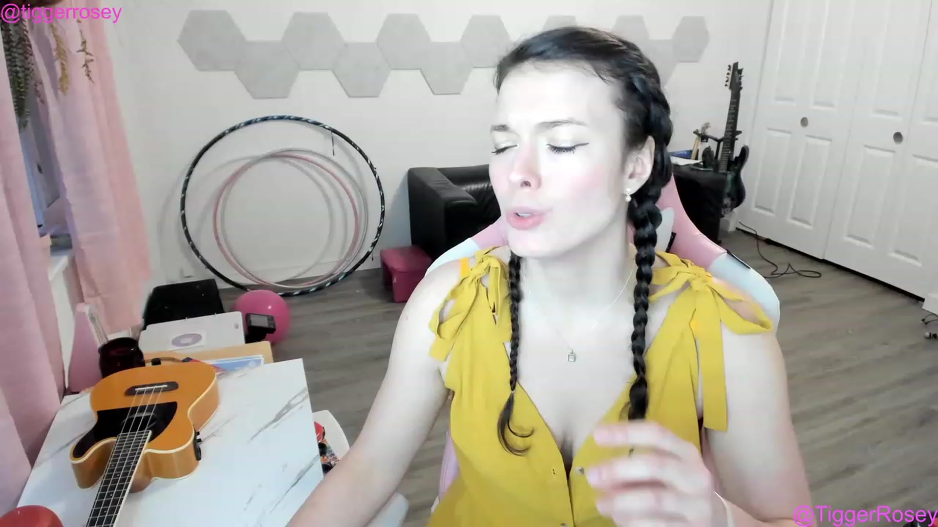 Gallery image thumbnail from TiggerRosey's myfreecams stream on, 03/04/2023, 03:51 image 1 of 20