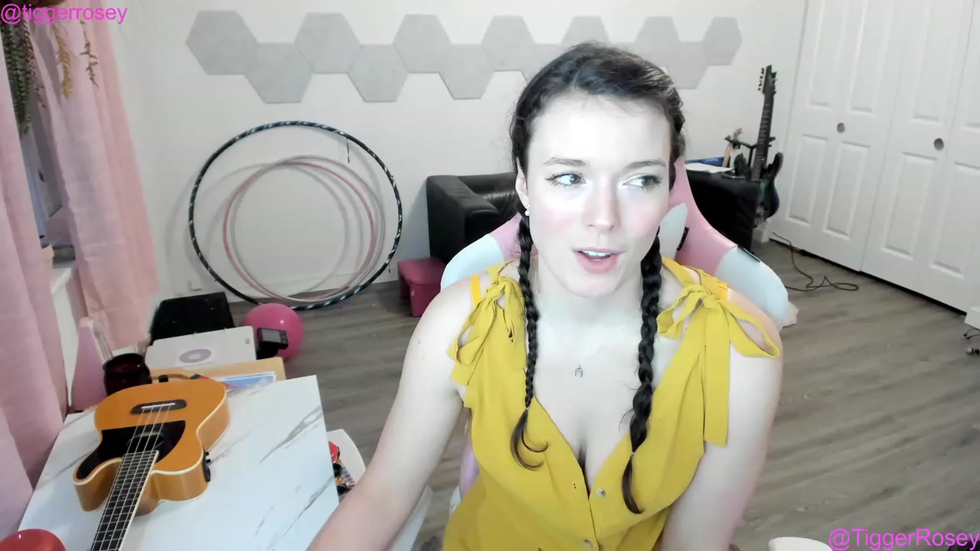 Gallery image thumbnail from TiggerRosey's myfreecams stream on, 03/04/2023, 03:51 image 2 of 20