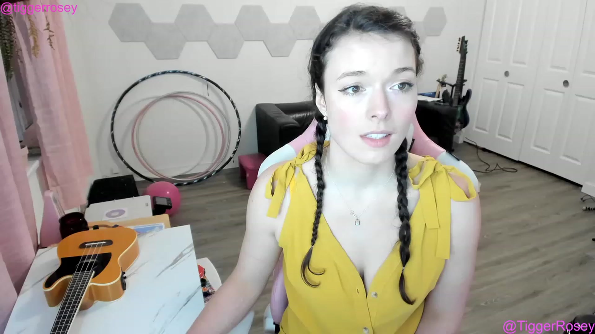 Gallery image thumbnail from TiggerRosey's myfreecams stream on, 03/04/2023, 03:51 image 16 of 20
