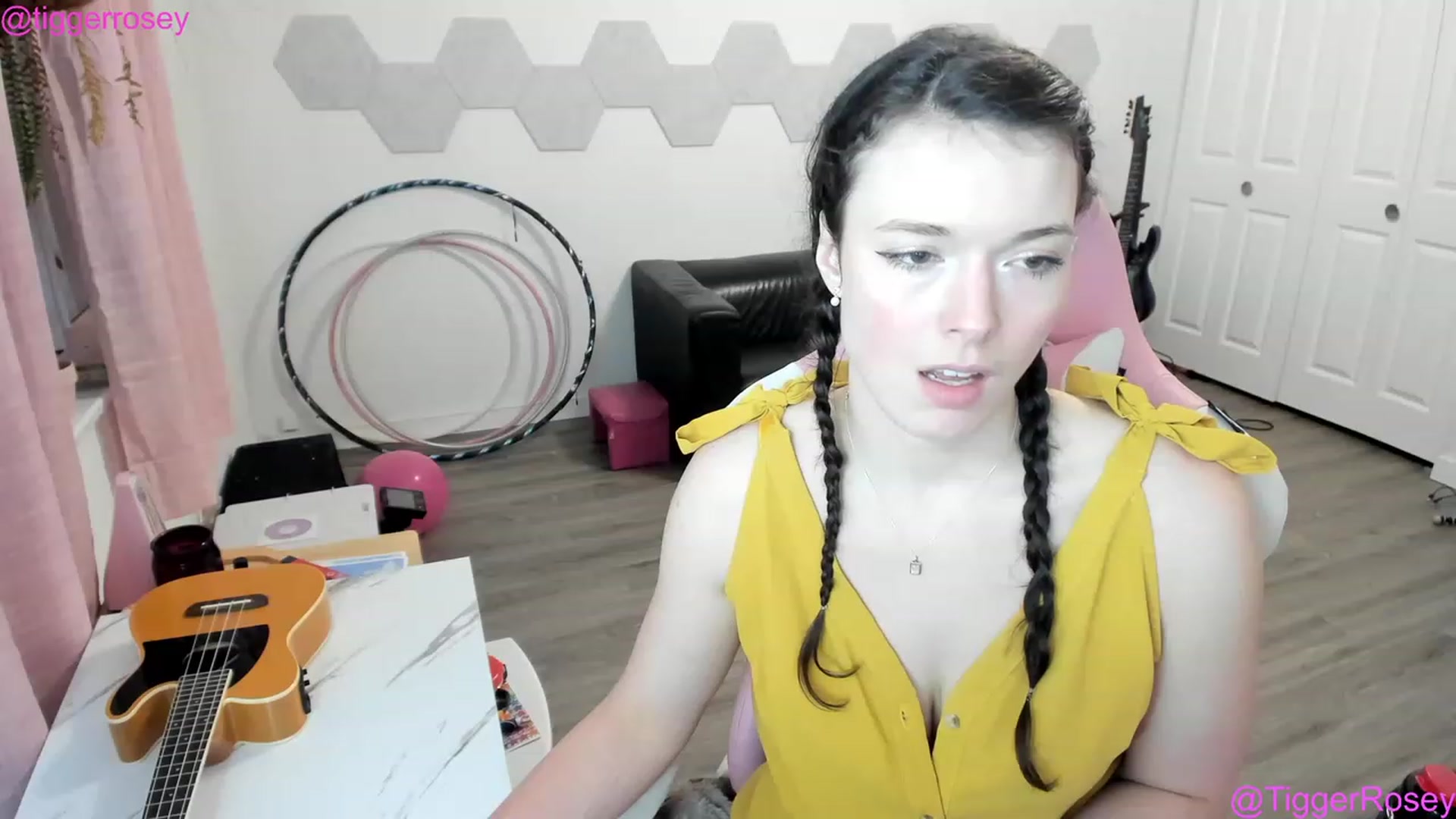 Gallery image thumbnail from TiggerRosey's myfreecams stream on, 03/04/2023, 03:51 image 10 of 20