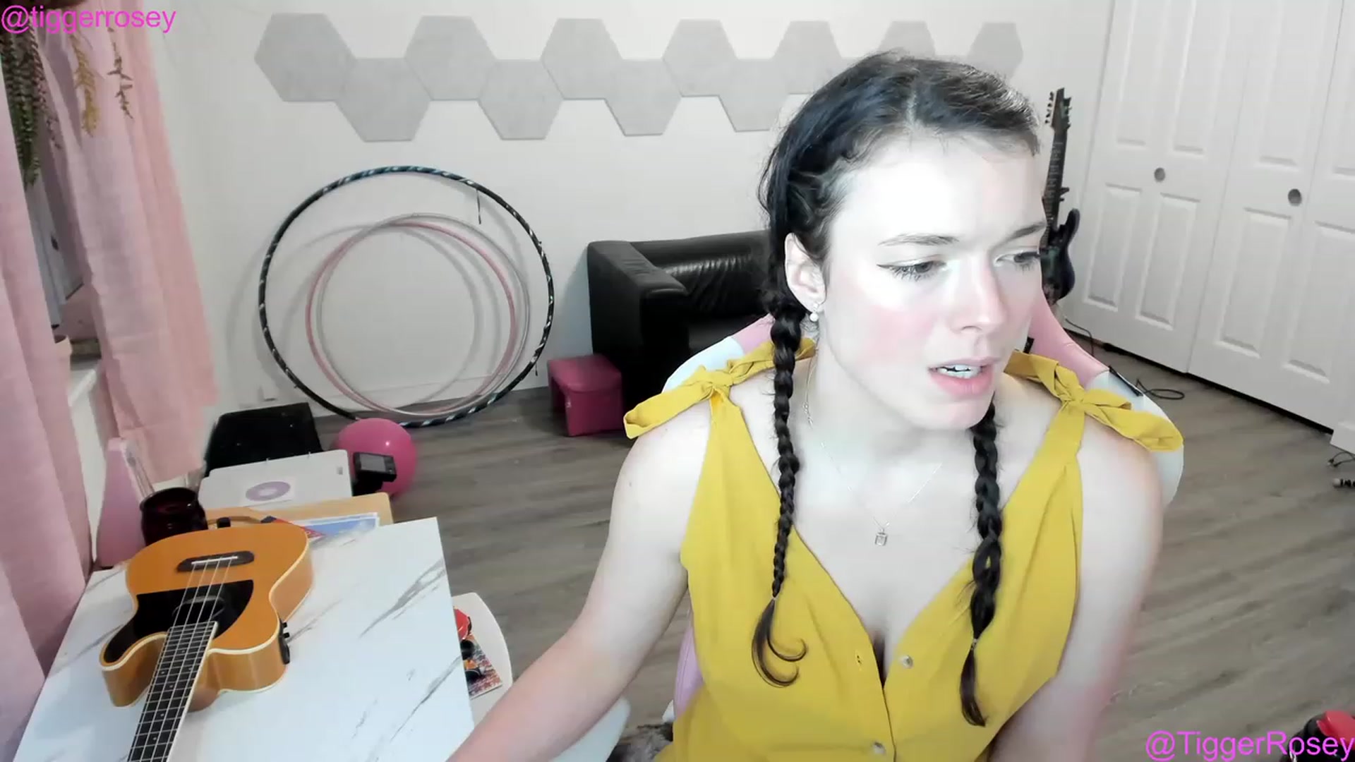 Gallery image thumbnail from TiggerRosey's myfreecams stream on, 03/04/2023, 03:51 image 11 of 20