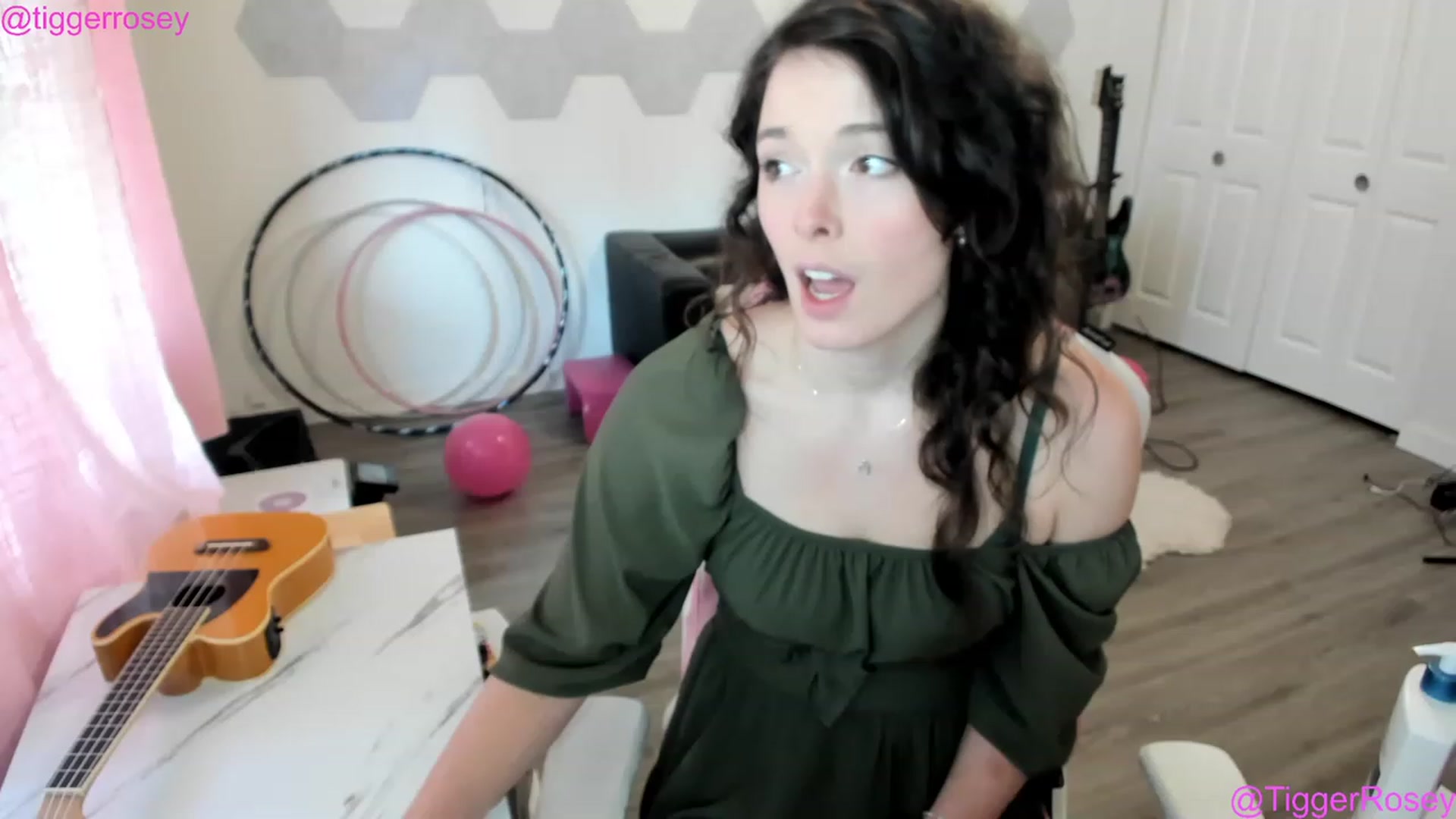 Gallery image thumbnail from TiggerRosey's myfreecams stream on, 03/17/2023, 23:01 image 13 of 20