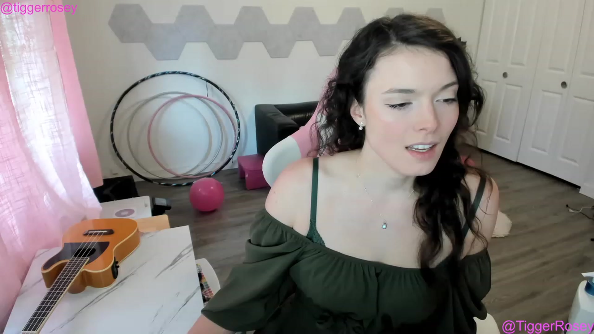 Gallery image thumbnail from TiggerRosey's myfreecams stream on, 03/17/2023, 23:01 image 4 of 20