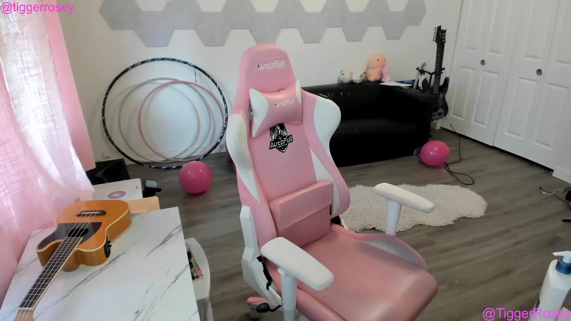 Gallery image thumbnail from TiggerRosey's myfreecams stream on, 03/17/2023, 23:01 image 10 of 20