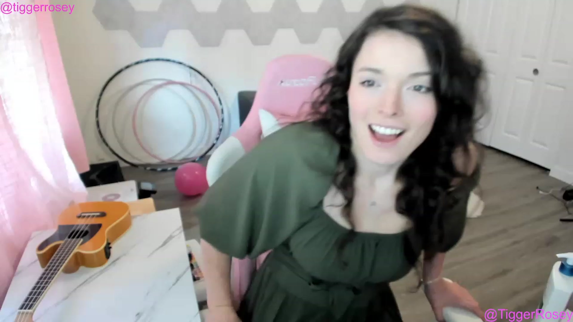 Gallery image thumbnail from TiggerRosey's myfreecams stream on, 03/17/2023, 23:01 image 12 of 20