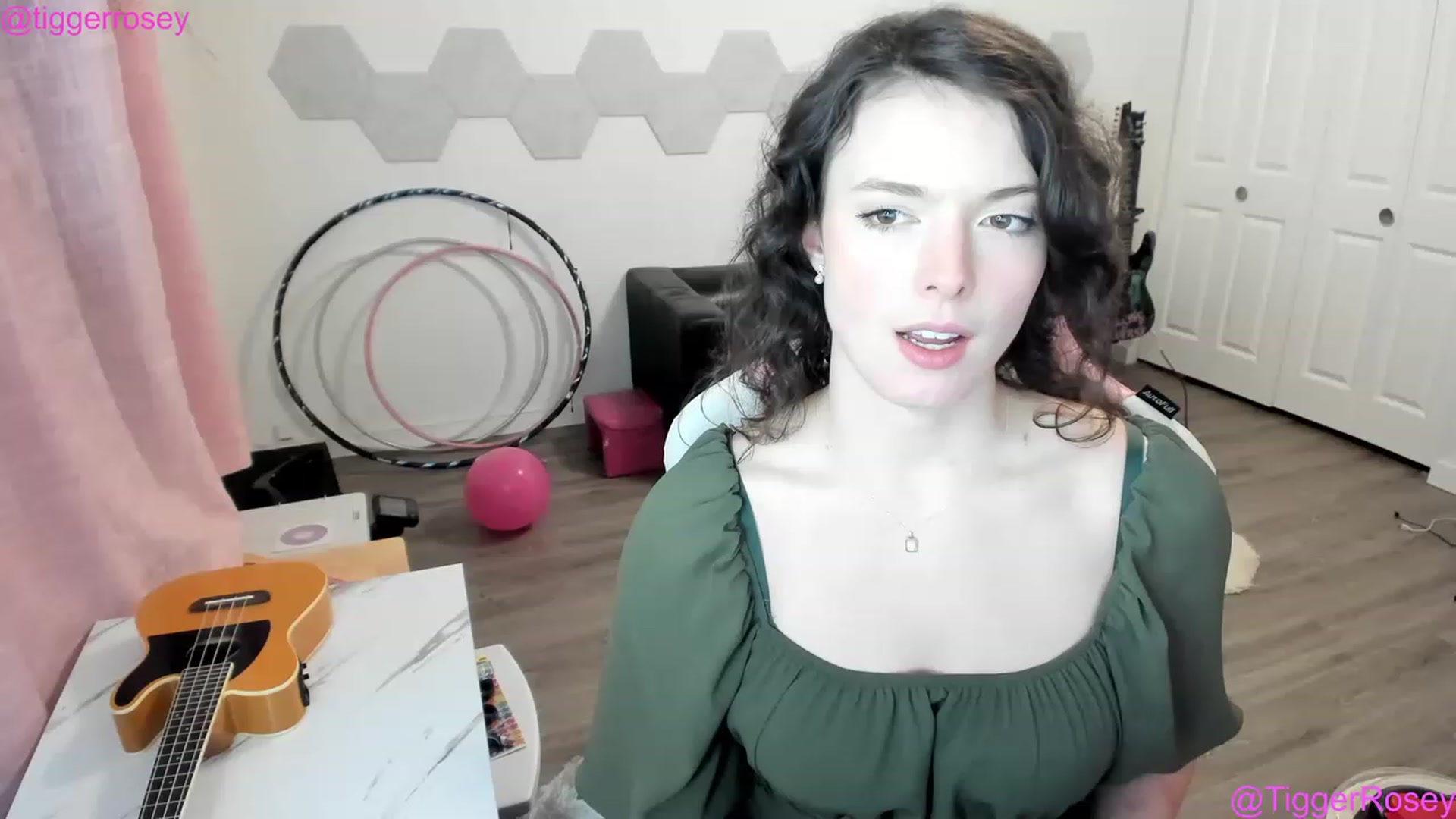 Gallery image thumbnail from TiggerRosey's myfreecams stream on, 03/18/2023, 24:06 image 18 of 20