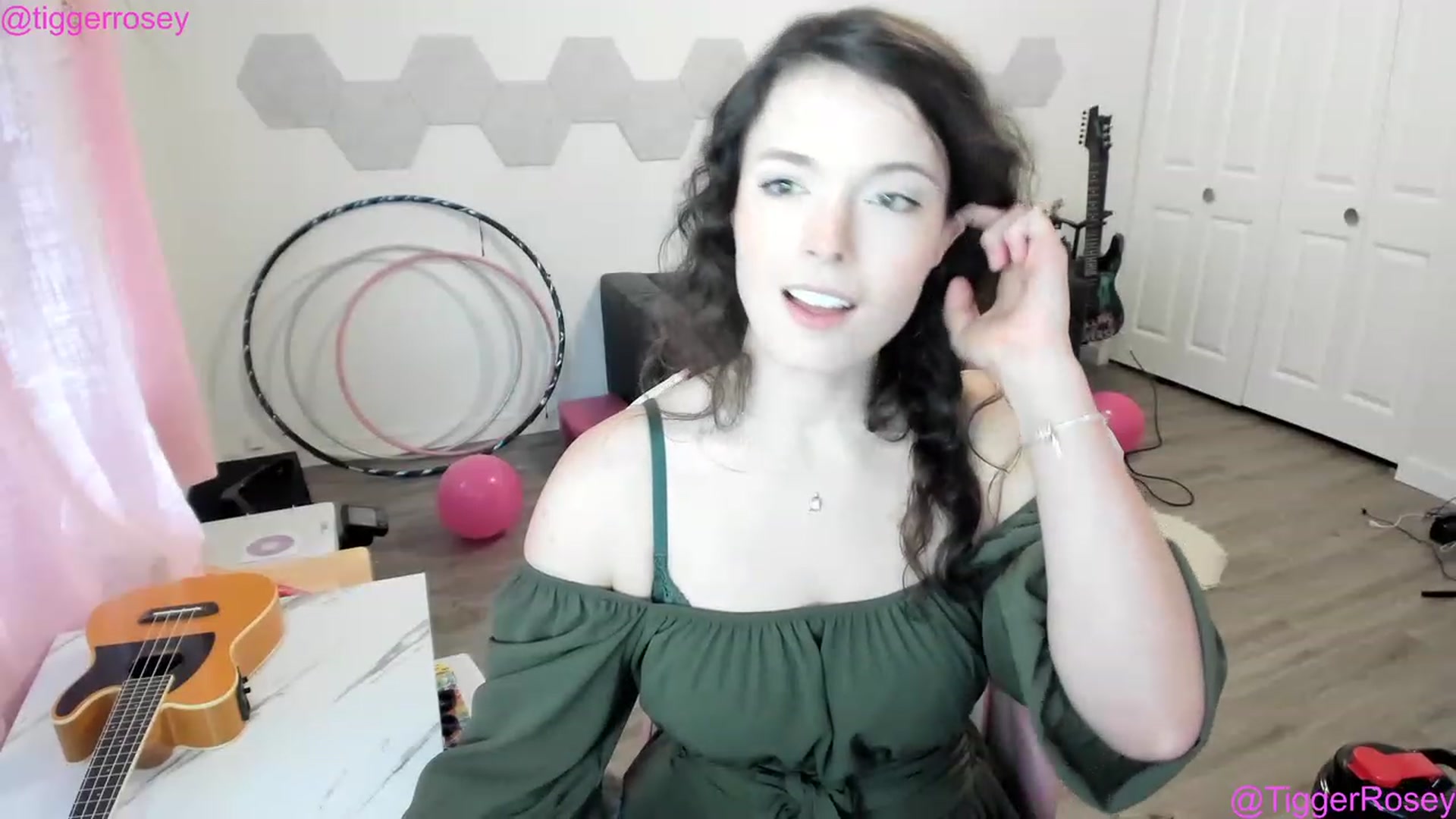 Gallery image thumbnail from TiggerRosey's myfreecams stream on, 03/18/2023, 24:06 image 6 of 20