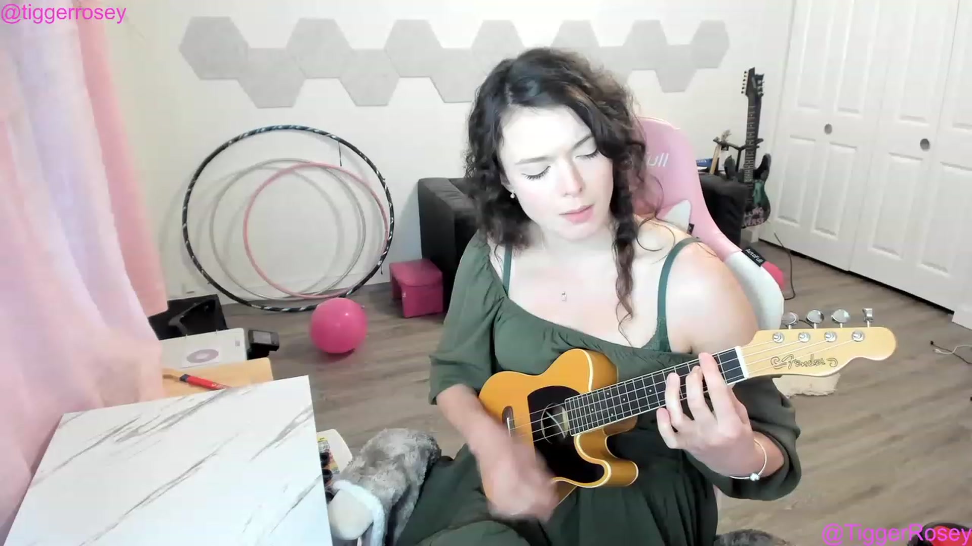 Gallery image thumbnail from TiggerRosey's myfreecams stream on, 03/18/2023, 24:06 image 12 of 20