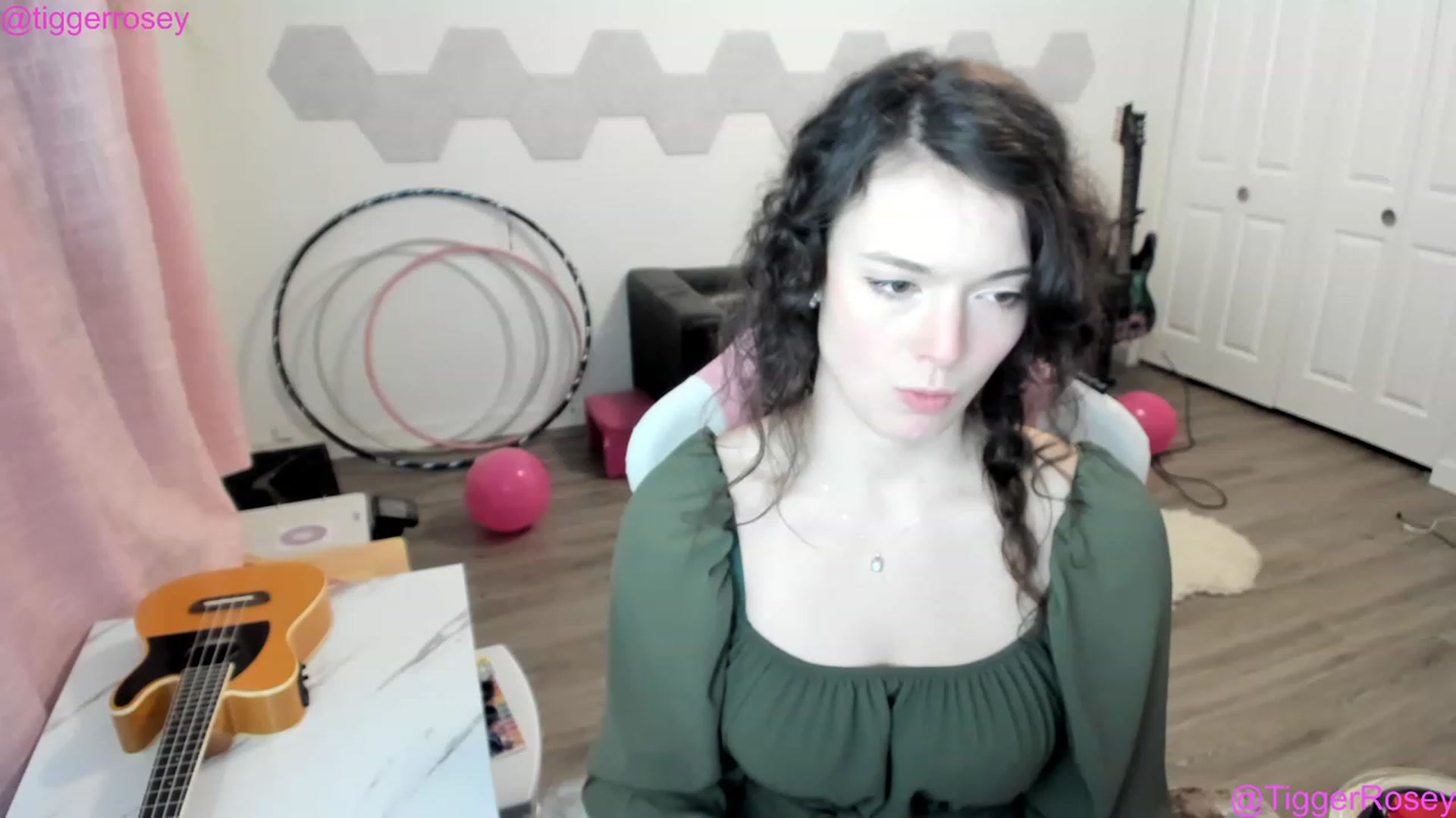 Gallery image thumbnail from TiggerRosey's myfreecams stream on, 03/18/2023, 24:06 image 20 of 20
