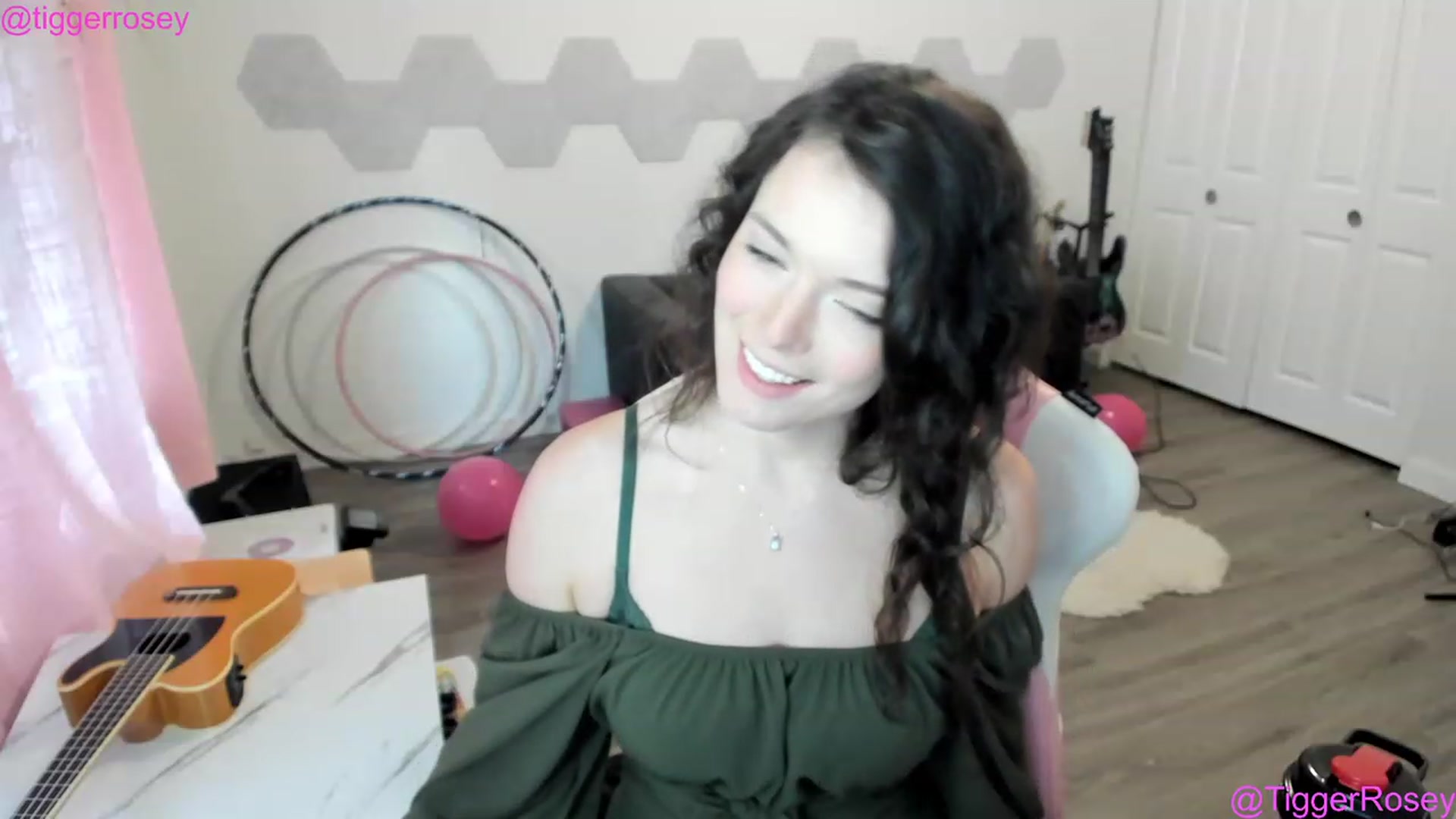 Gallery image thumbnail from TiggerRosey's myfreecams stream on, 03/18/2023, 24:06 image 5 of 20