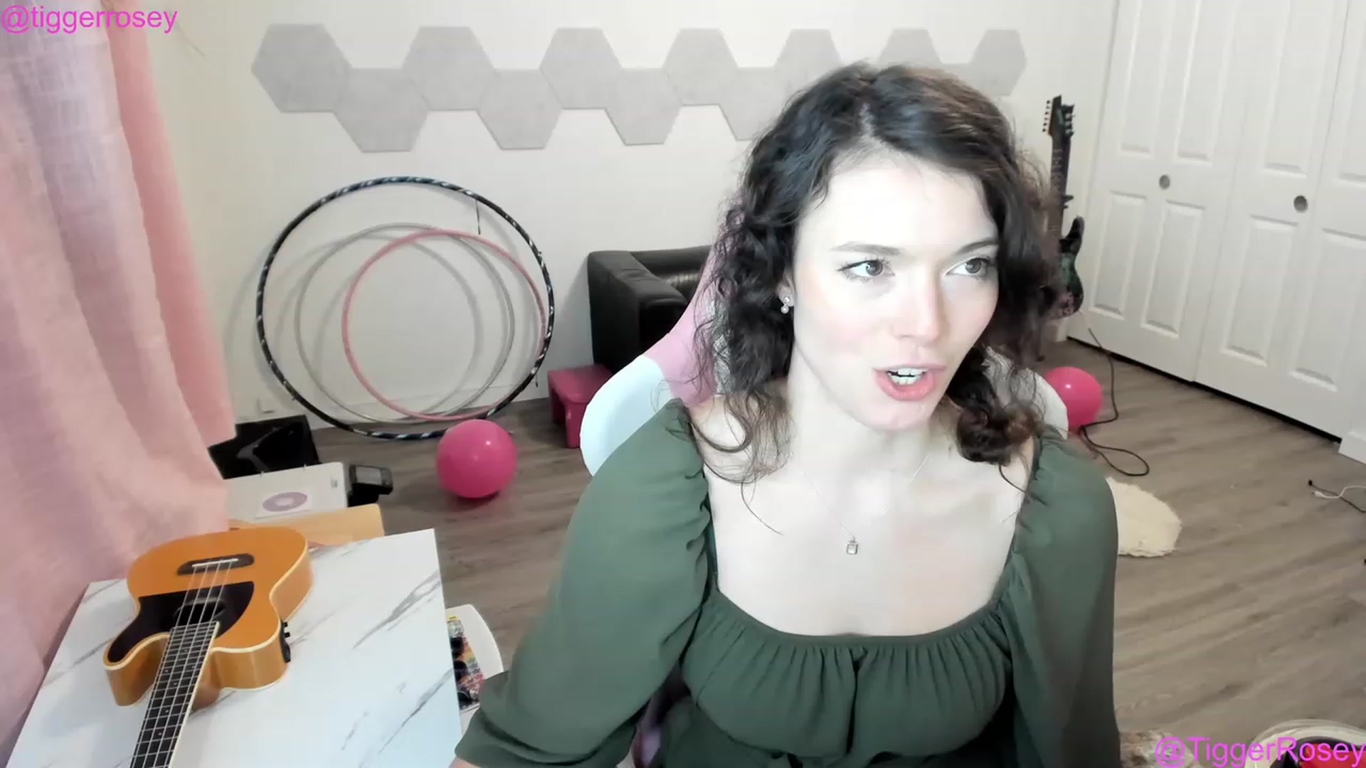 Gallery image thumbnail from TiggerRosey's myfreecams stream on, 03/18/2023, 24:06 image 19 of 20