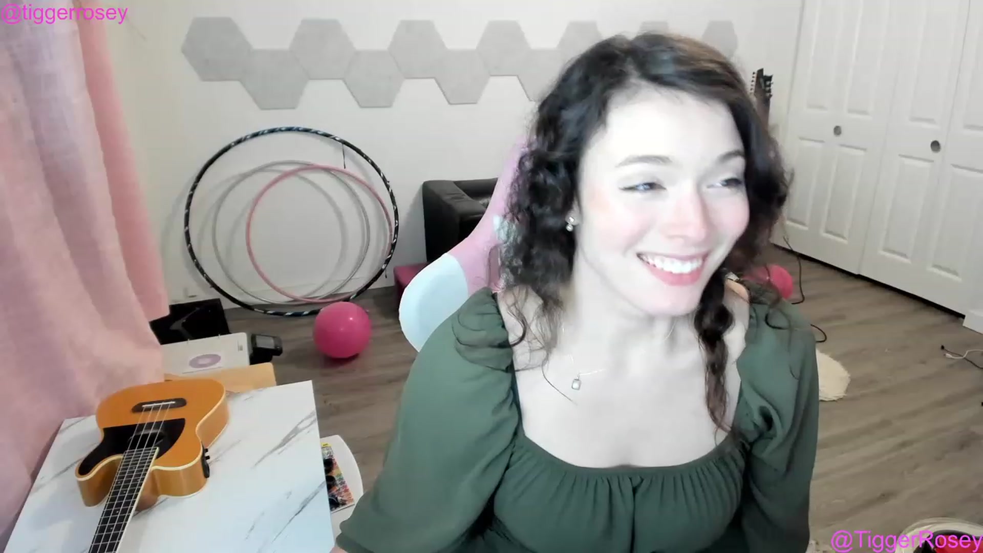 Gallery image thumbnail from TiggerRosey's myfreecams stream on, 03/18/2023, 03:45 image 17 of 20