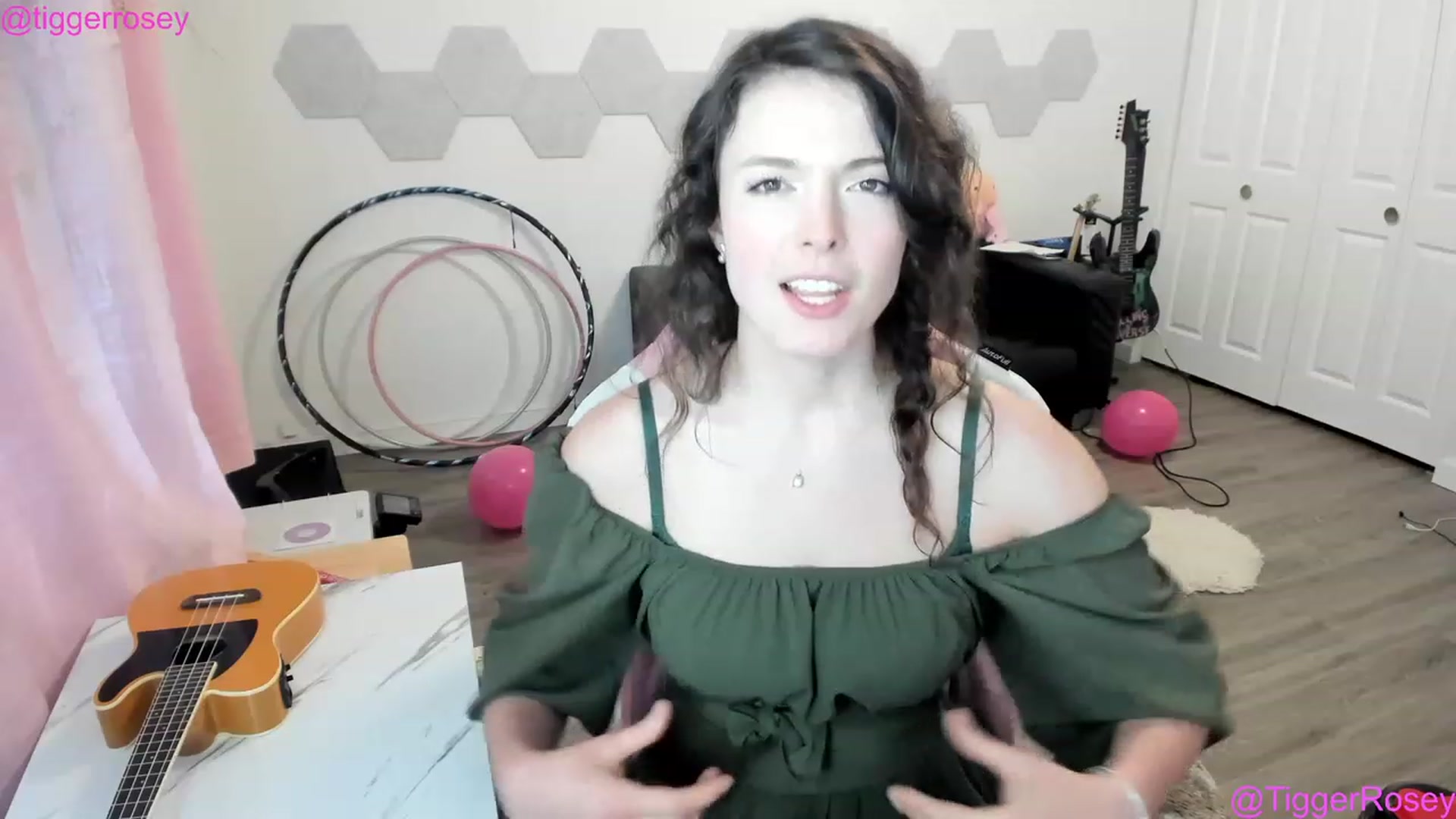 Gallery image thumbnail from TiggerRosey's myfreecams stream on, 03/18/2023, 03:45 image 9 of 20