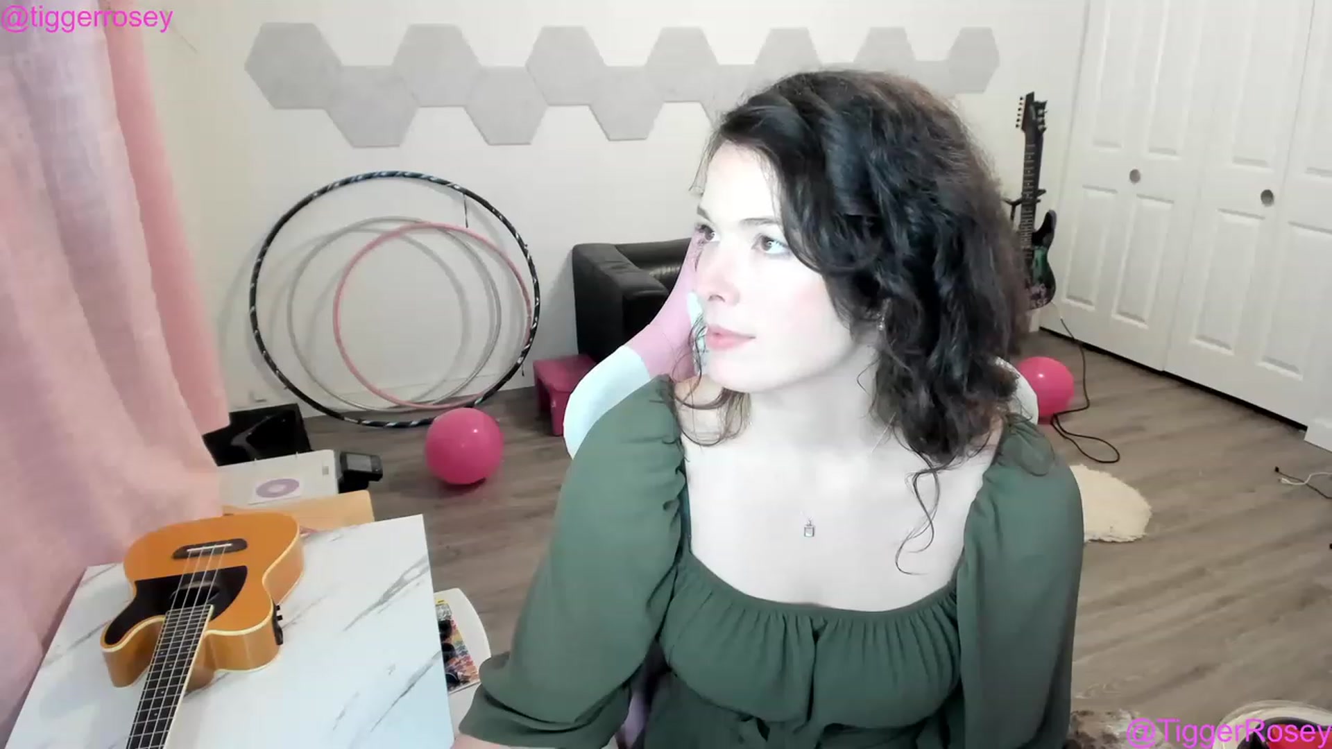 Gallery image thumbnail from TiggerRosey's myfreecams stream on, 03/18/2023, 03:45 image 16 of 20