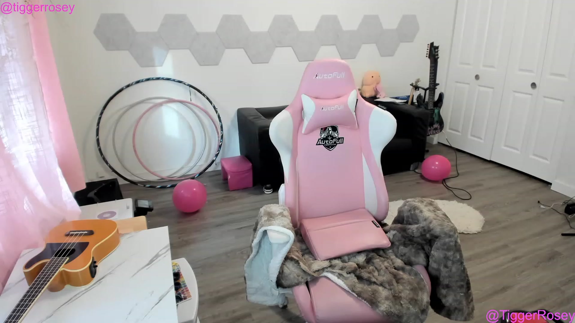 Gallery image thumbnail from TiggerRosey's myfreecams stream on, 03/18/2023, 03:45 image 3 of 20