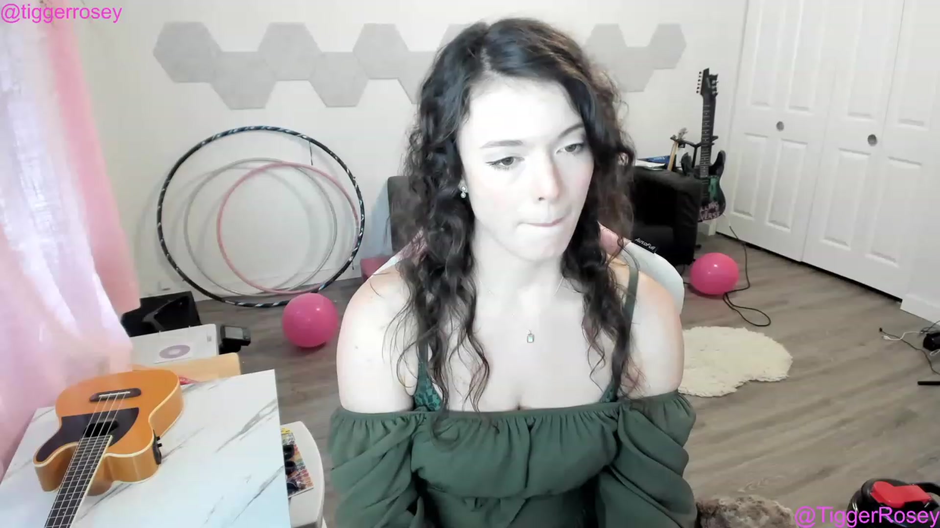 Gallery image thumbnail from TiggerRosey's myfreecams stream on, 03/18/2023, 03:45 image 5 of 20