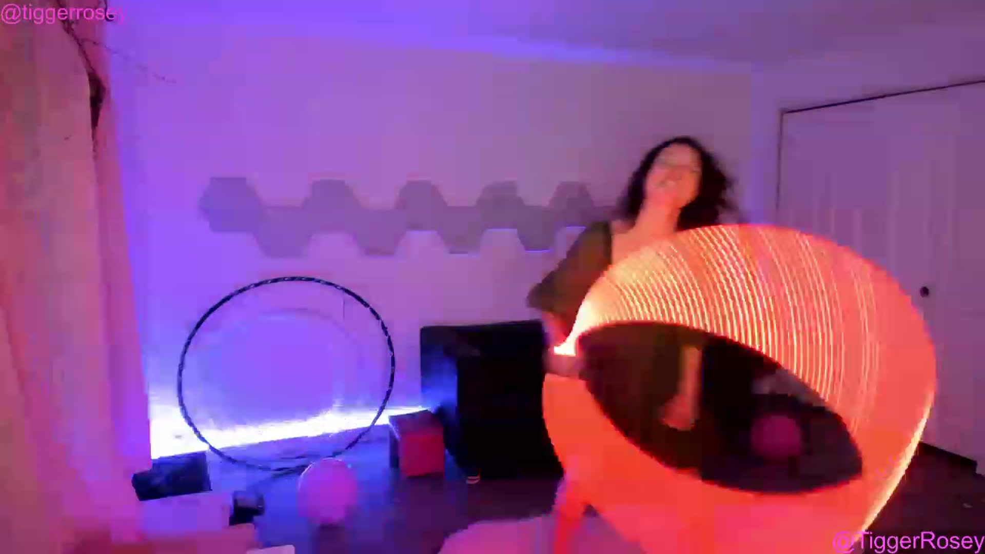 Gallery image thumbnail from TiggerRosey's myfreecams stream on, 03/18/2023, 03:45 image 18 of 20