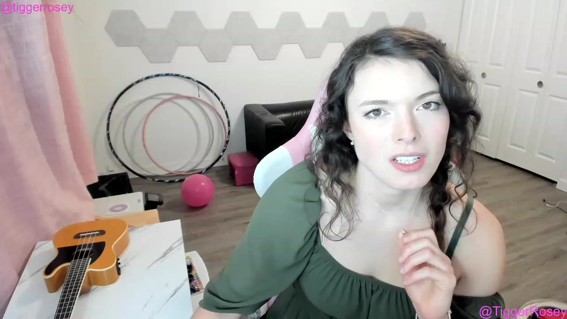 Gallery image thumbnail from TiggerRosey's myfreecams stream on, 03/18/2023, 03:45 image 14 of 20