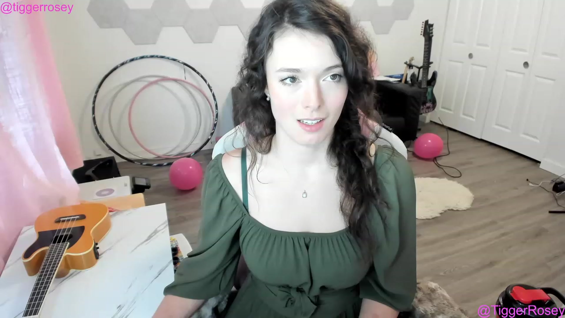 Gallery image thumbnail from TiggerRosey's myfreecams stream on, 03/18/2023, 03:45 image 7 of 20