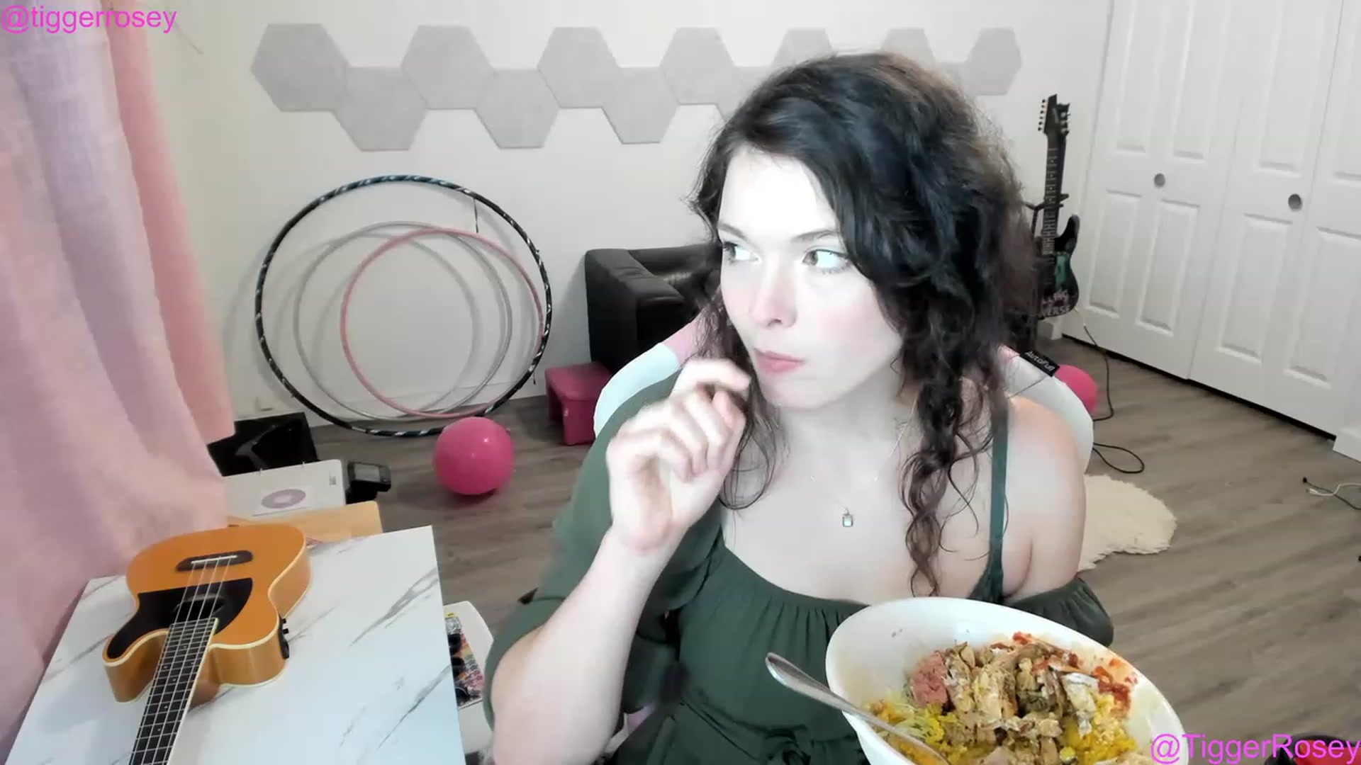 Gallery image thumbnail from TiggerRosey's myfreecams stream on, 03/18/2023, 03:45 image 13 of 20