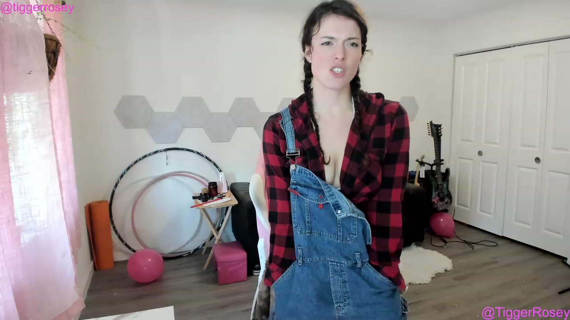 Gallery image thumbnail from TiggerRosey's myfreecams stream on, 03/21/2023, 23:09 image 16 of 20