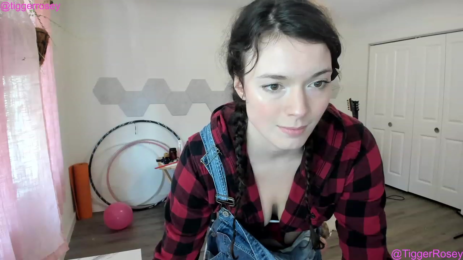 Gallery image thumbnail from TiggerRosey's myfreecams stream on, 03/21/2023, 23:09 image 19 of 20