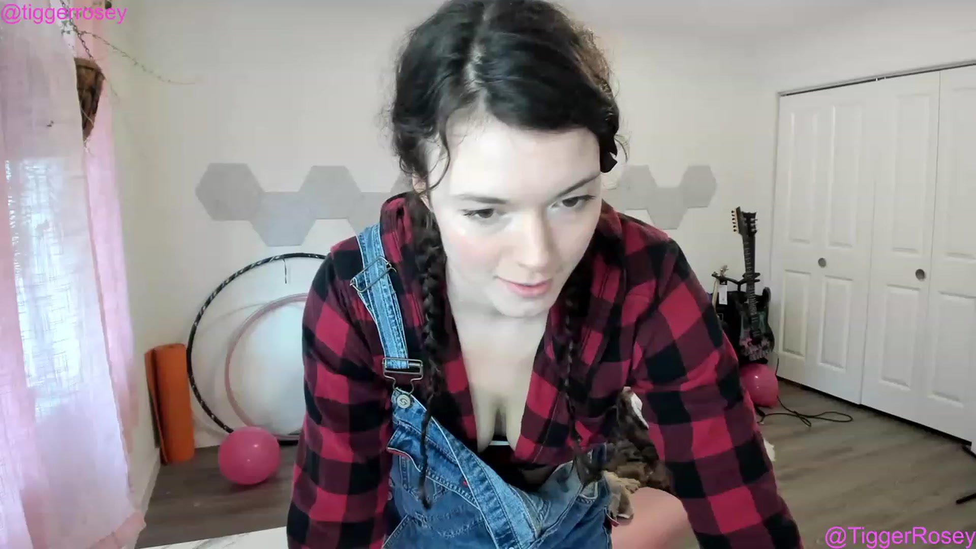 Gallery image thumbnail from TiggerRosey's myfreecams stream on, 03/21/2023, 23:09 image 20 of 20