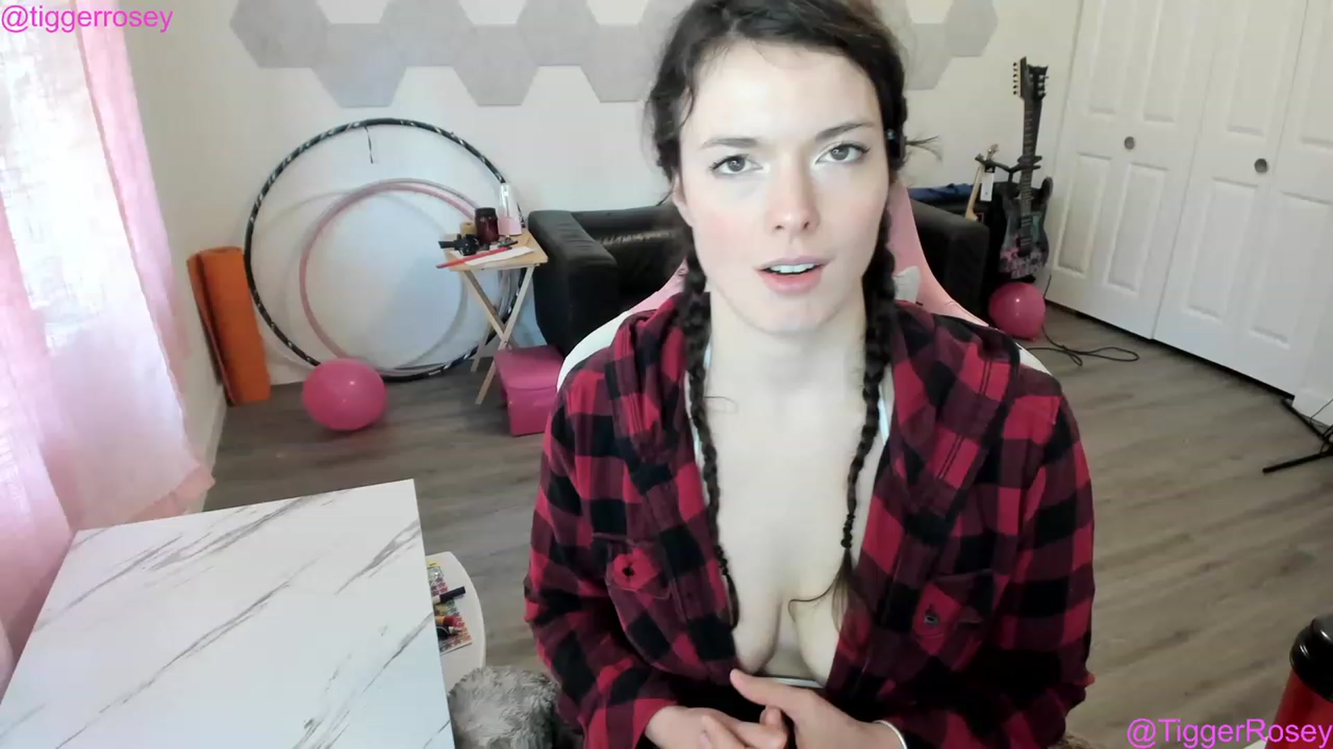 Gallery image thumbnail from TiggerRosey's myfreecams stream on, 03/21/2023, 23:09 image 10 of 20