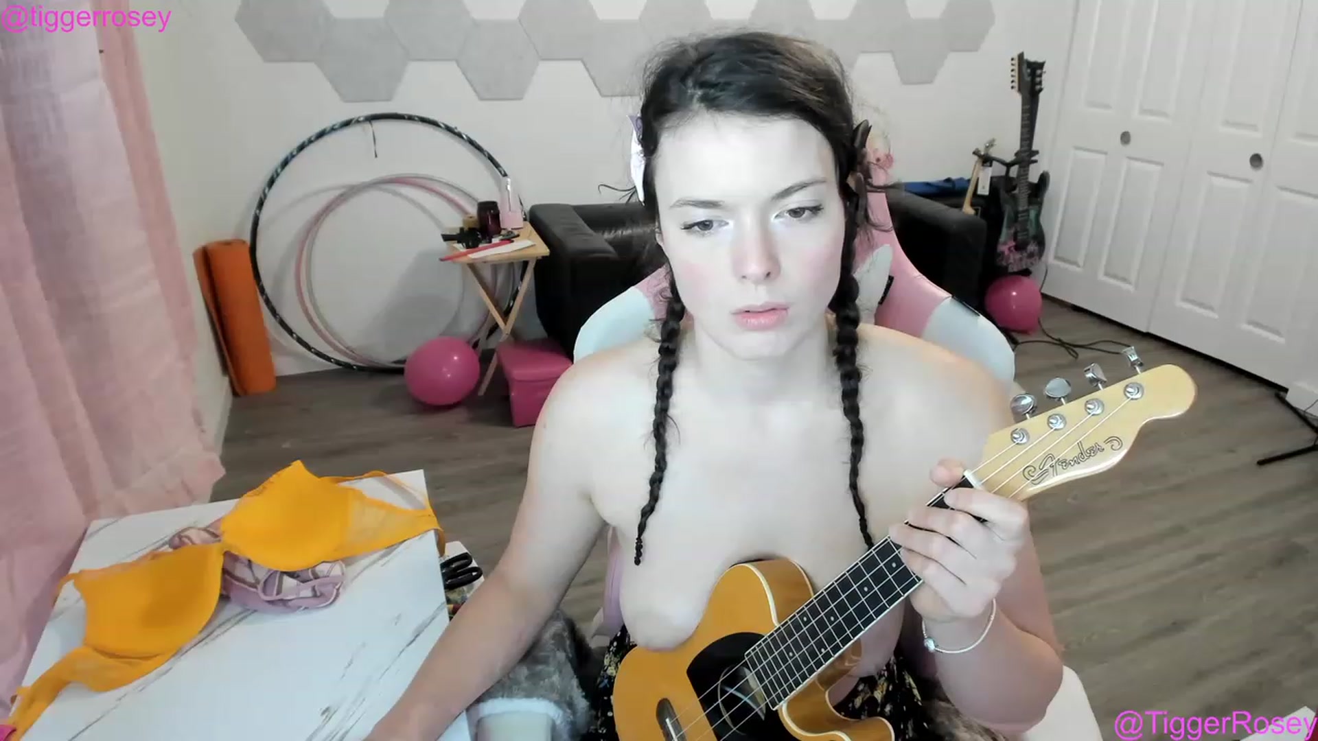 Gallery image thumbnail from TiggerRosey's myfreecams stream on, 03/22/2023, 02:53 image 20 of 20
