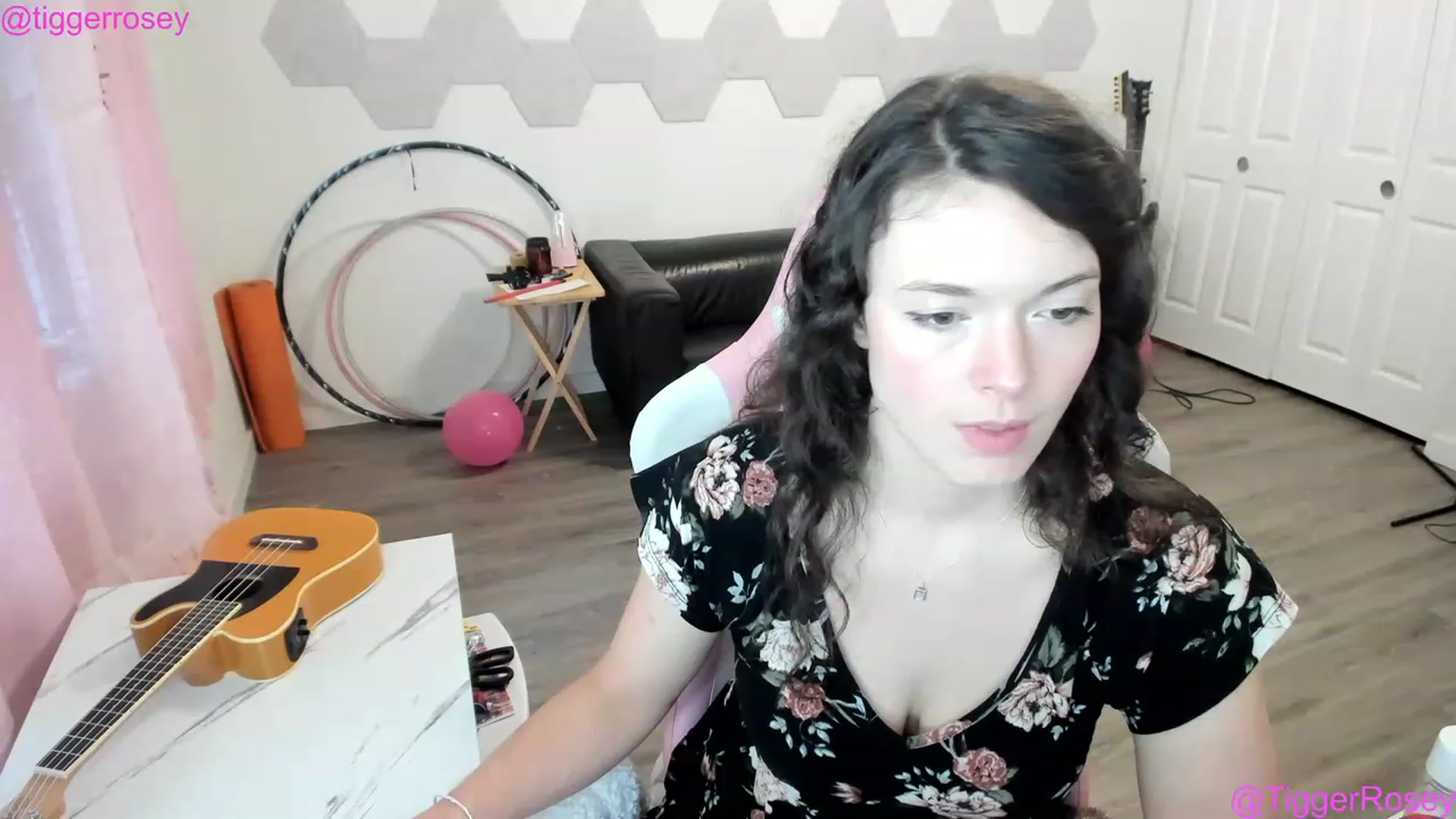 Gallery image thumbnail from TiggerRosey's myfreecams stream on, 03/23/2023, 02:34 image 10 of 20