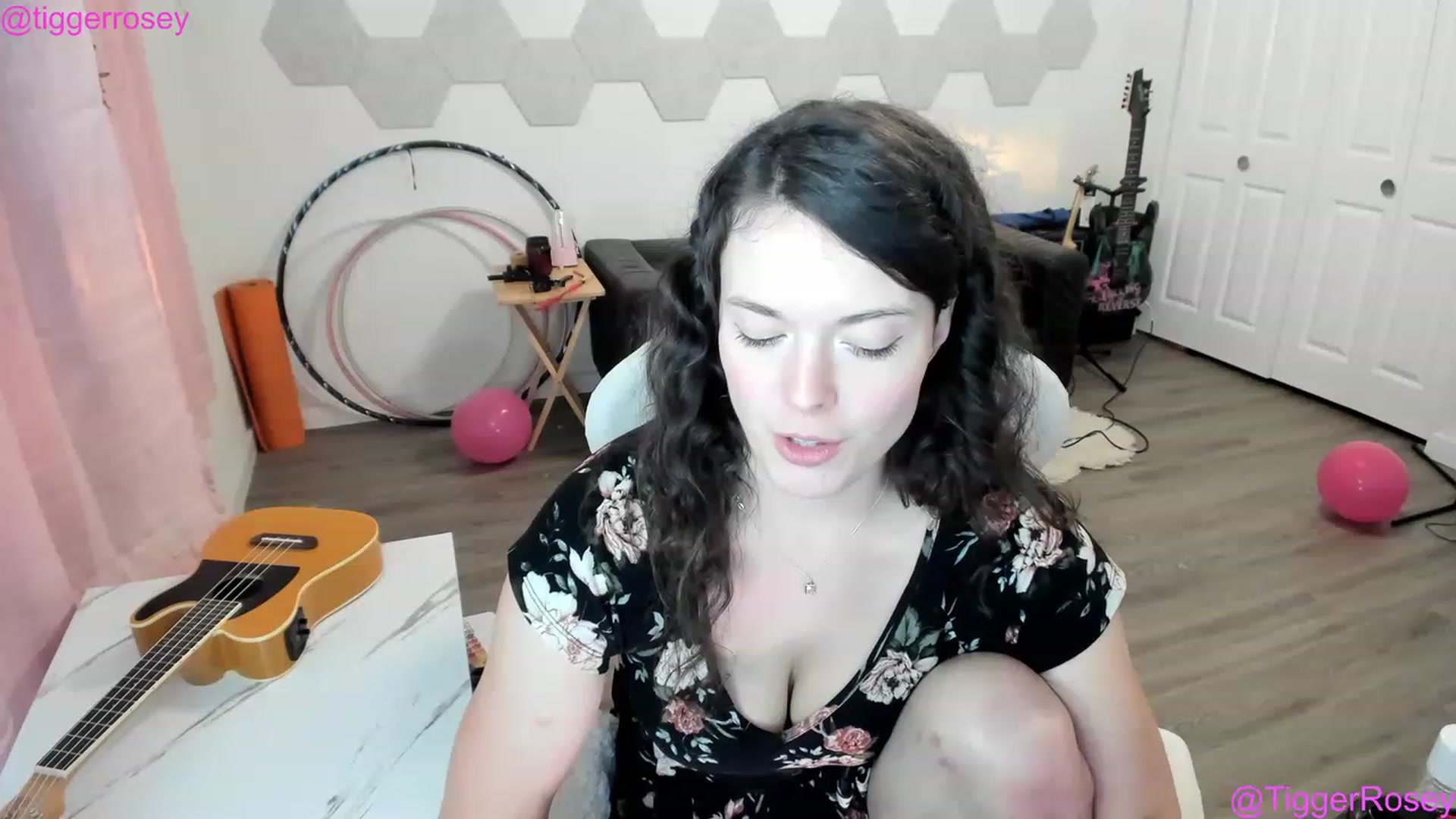 Gallery image thumbnail from TiggerRosey's myfreecams stream on, 03/23/2023, 02:34 image 18 of 20