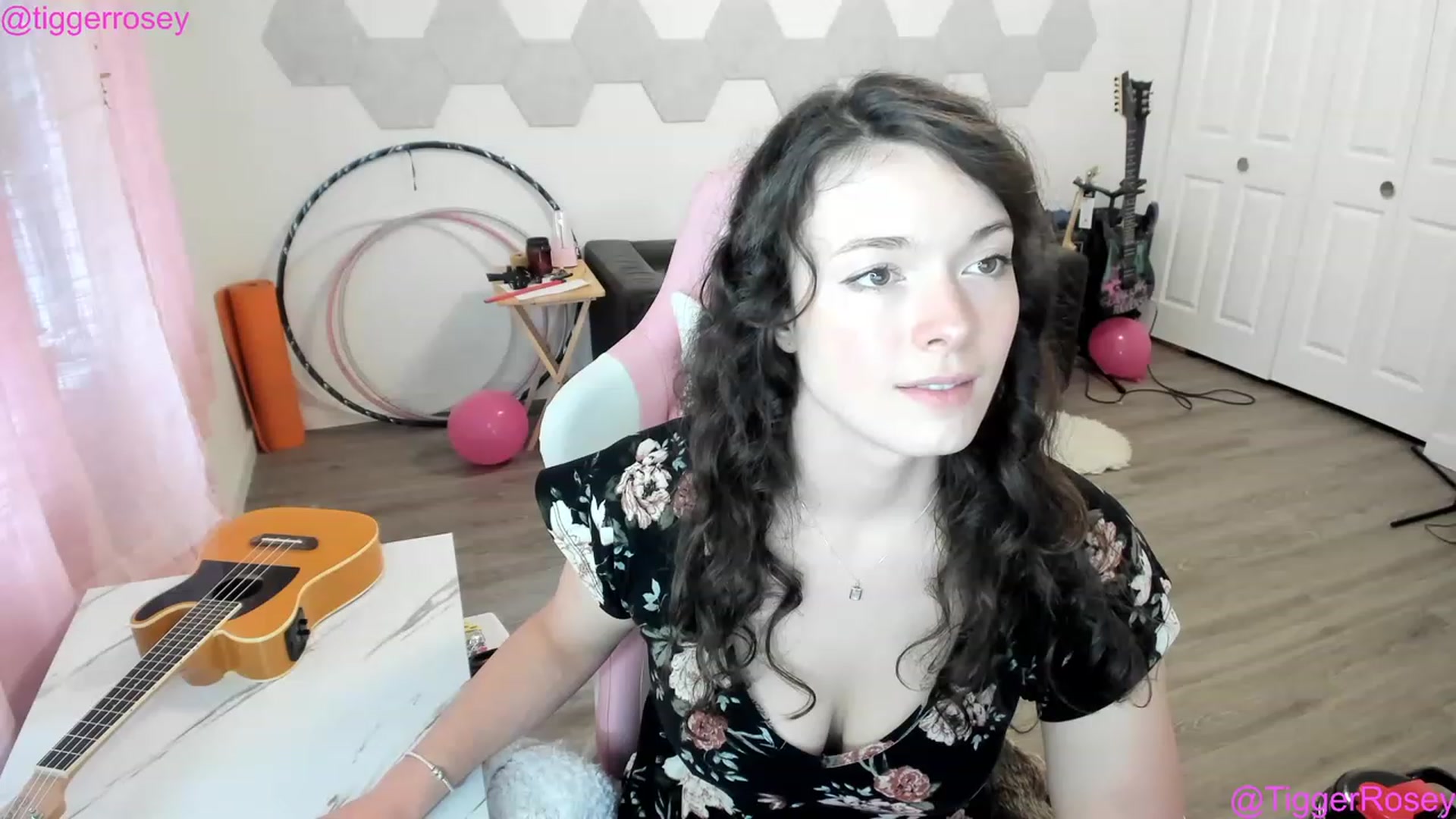 Gallery image thumbnail from TiggerRosey's myfreecams stream on, 03/23/2023, 02:34 image 2 of 20