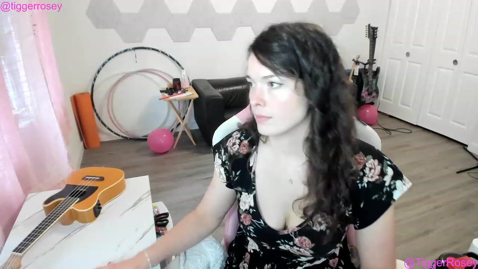 Gallery image thumbnail from TiggerRosey's myfreecams stream on, 03/23/2023, 02:34 image 6 of 20
