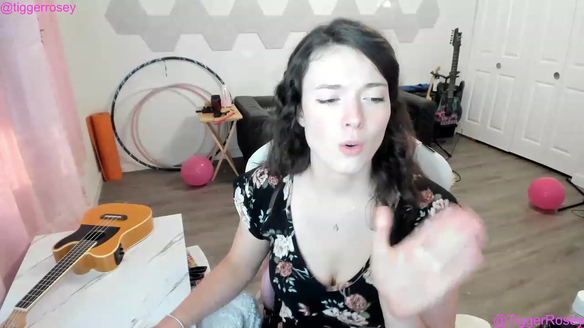 Gallery image thumbnail from TiggerRosey's myfreecams stream on, 03/23/2023, 02:34 image 14 of 20