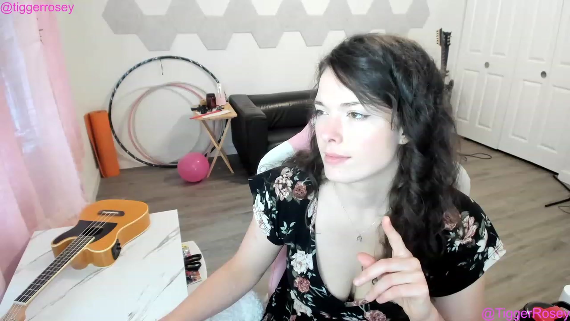 Gallery image thumbnail from TiggerRosey's myfreecams stream on, 03/23/2023, 02:34 image 8 of 20