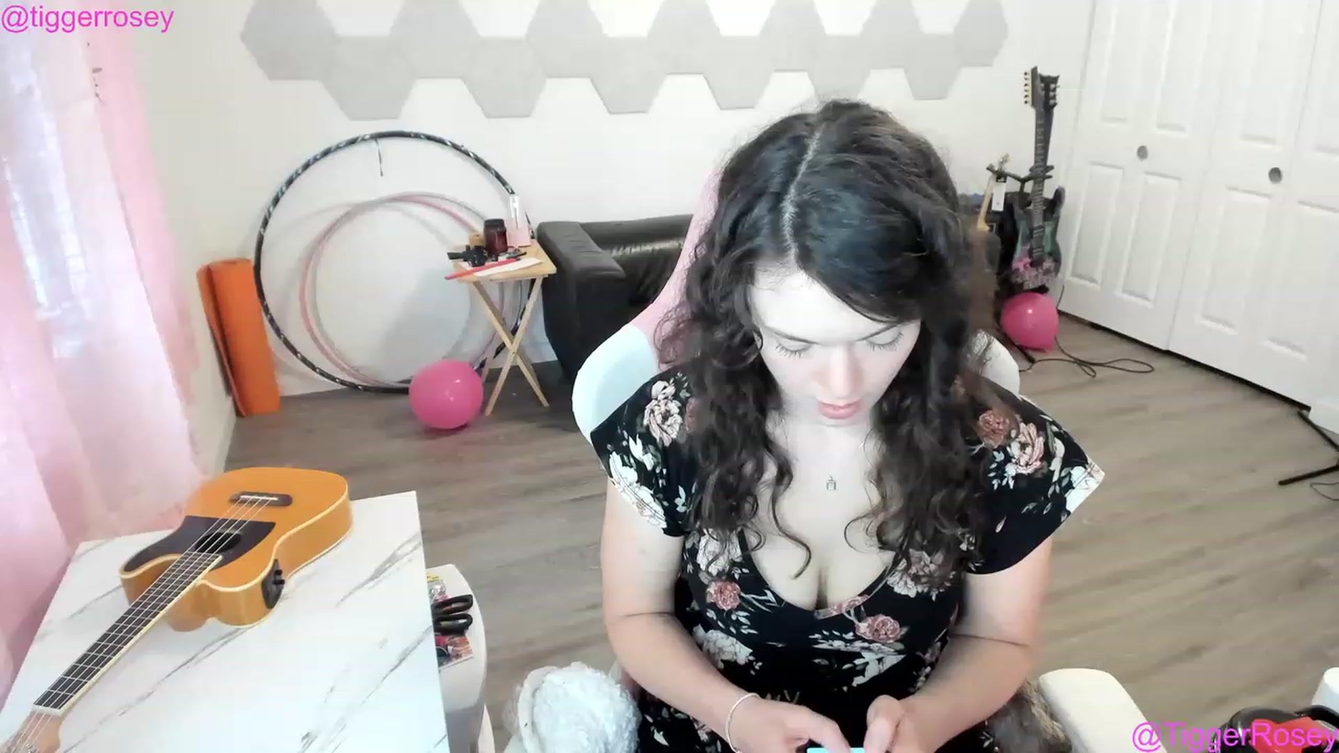 Gallery image thumbnail from TiggerRosey's myfreecams stream on, 03/23/2023, 02:34 image 4 of 20